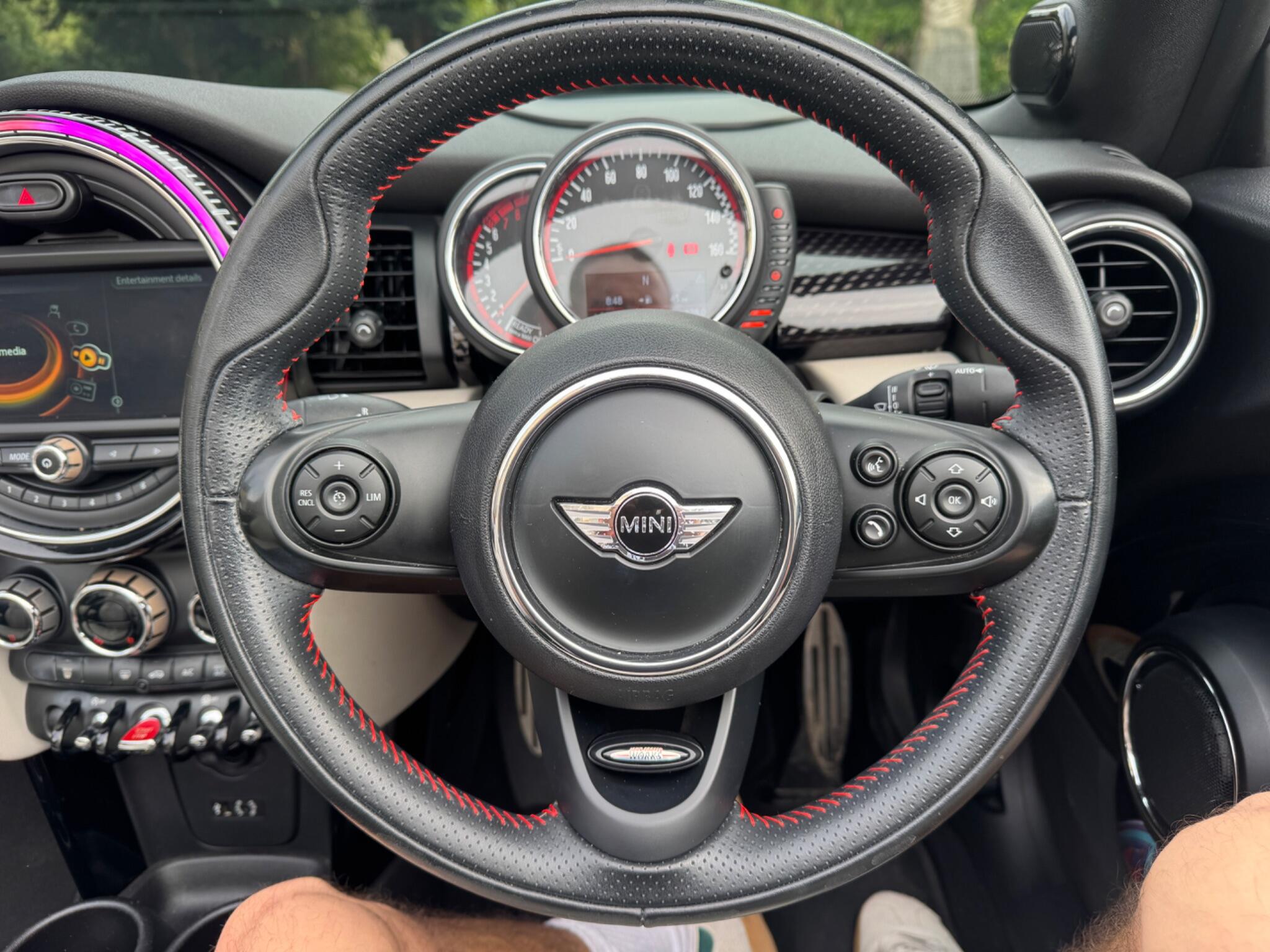 Mini Convertible view 63