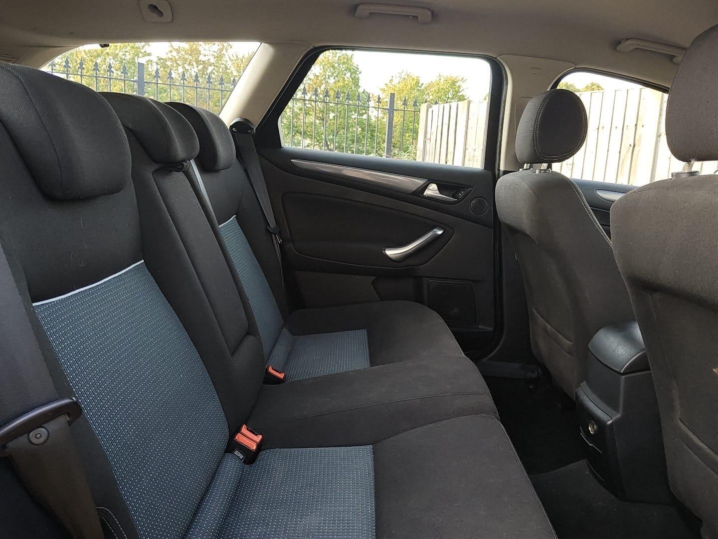 Ford Mondeo view 14