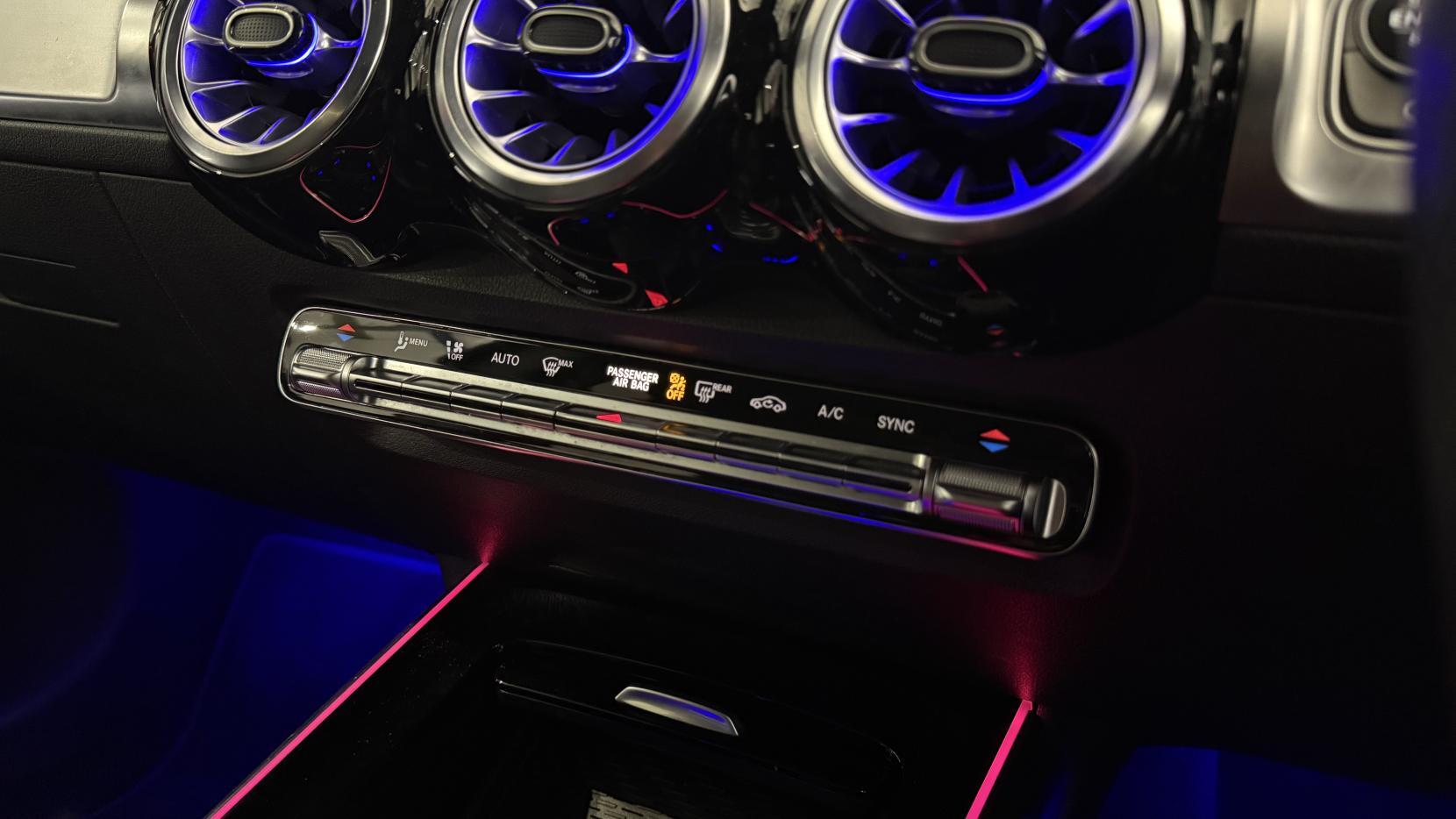Mercedes-Benz GLB view 27