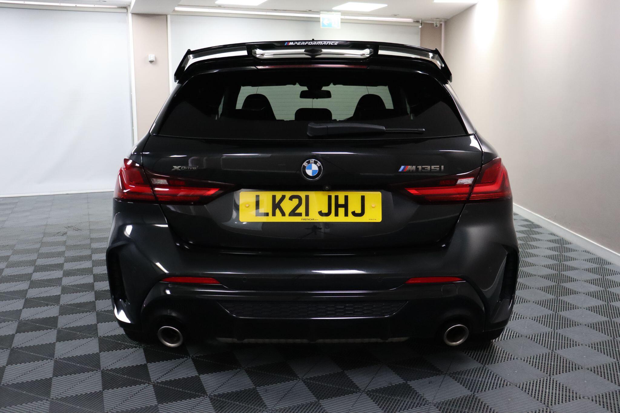 BMW 1 Series view 8