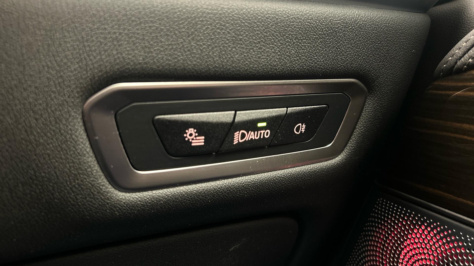BMW X7 view 19