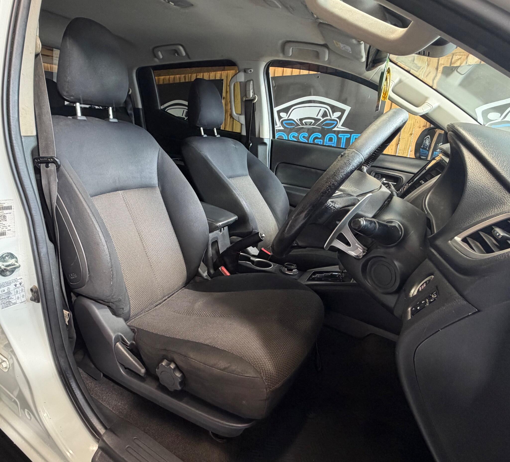 Mitsubishi L200 view 17