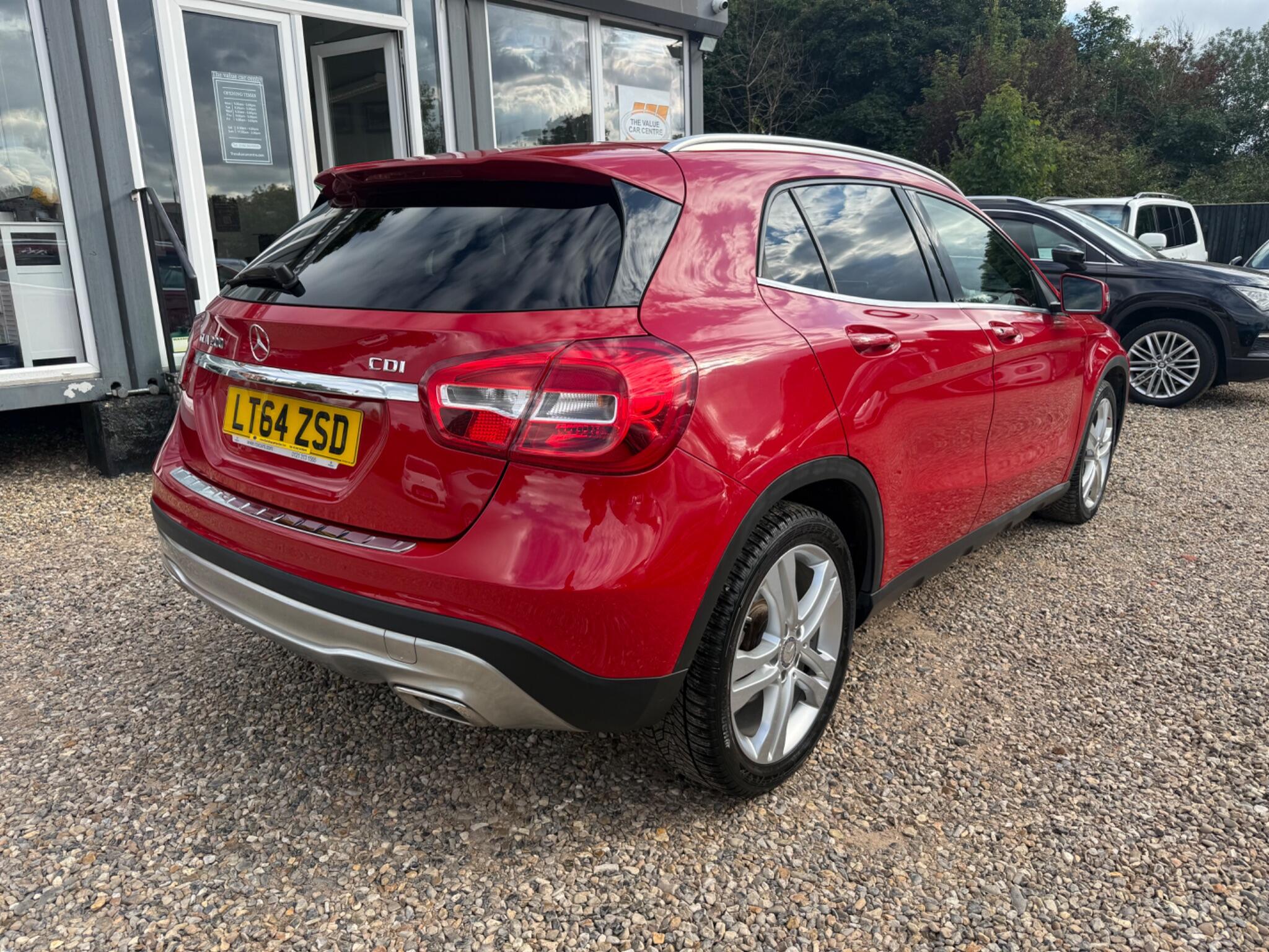 Mercedes-Benz GLA view 3