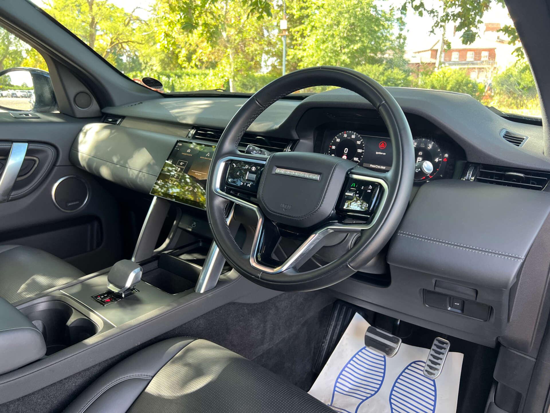 Land Rover Discovery Sport view 34