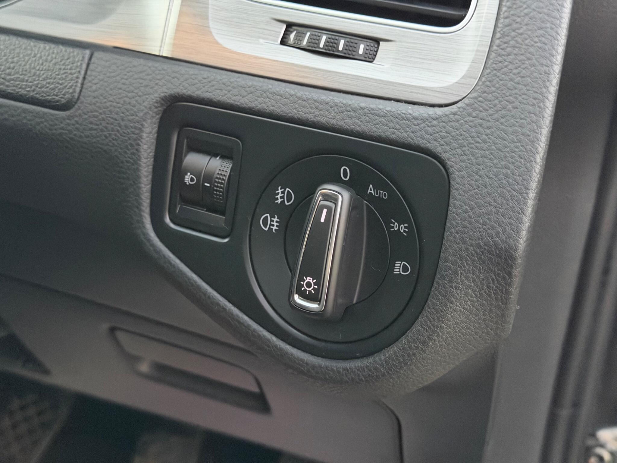 Volkswagen Golf view 23