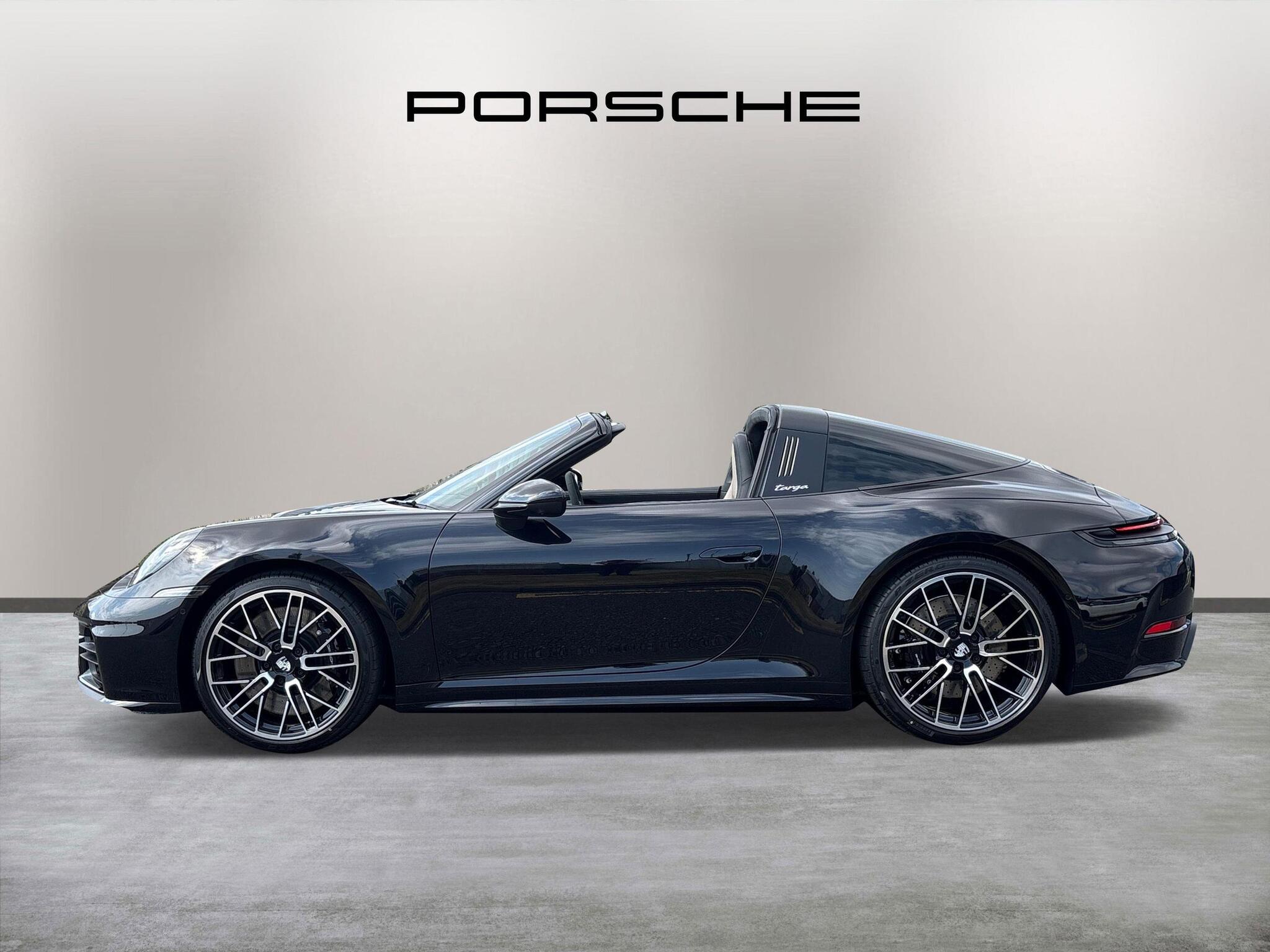 Porsche 911 view 8