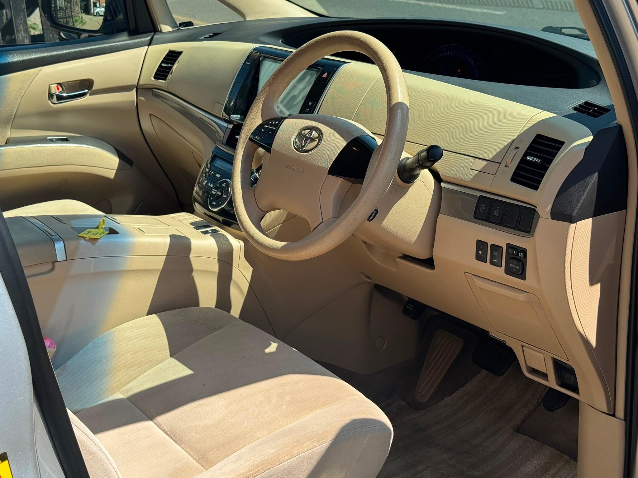 Toyota Estima view 39