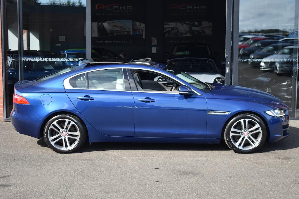 Jaguar Xe view 14