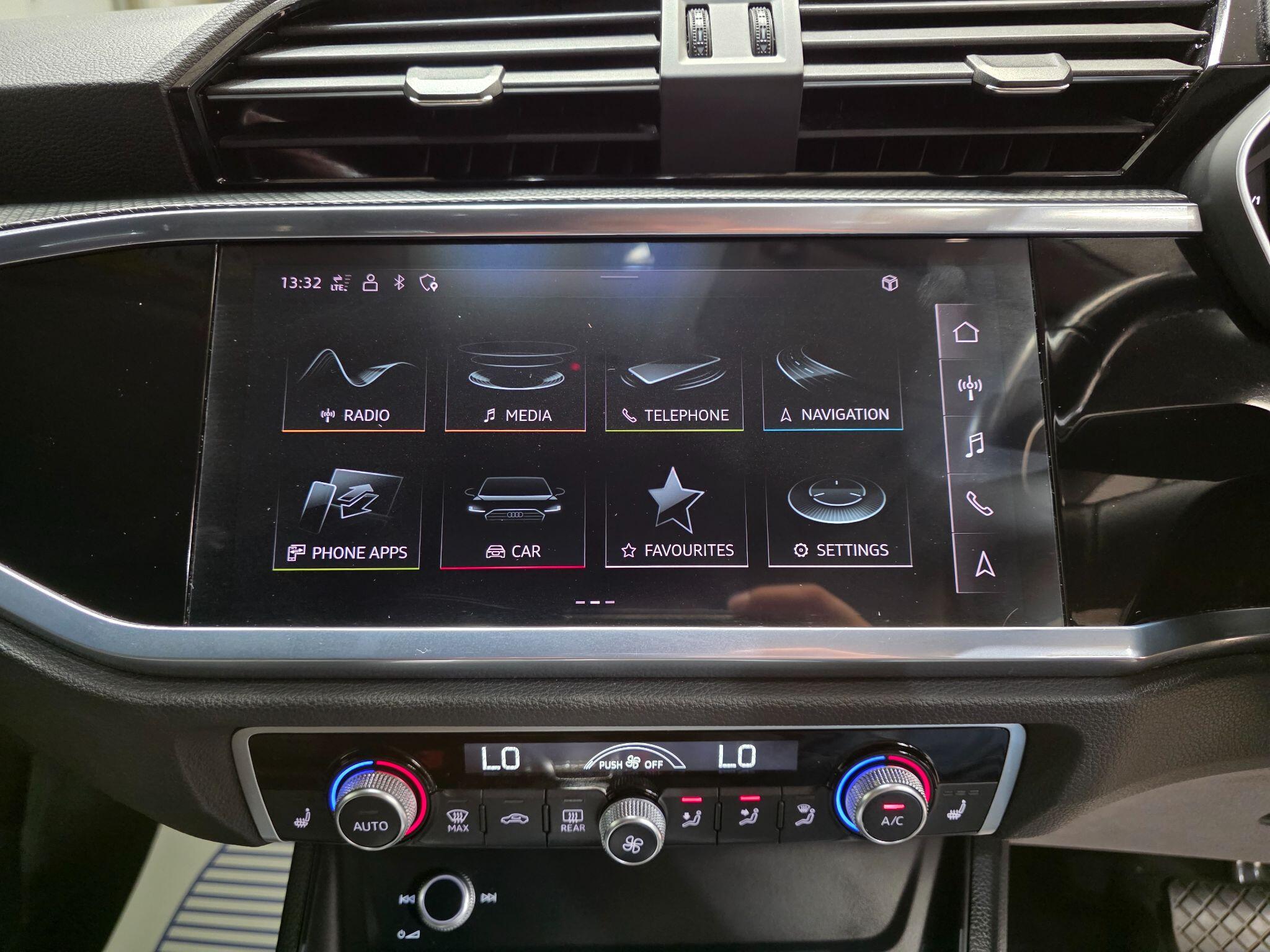 Audi Q3 view 7