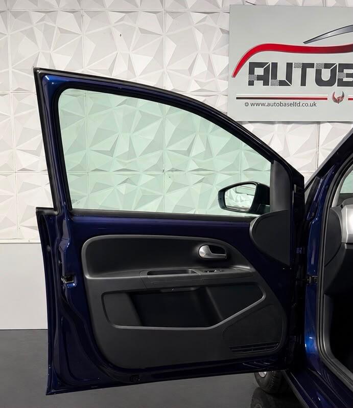 Volkswagen Up! view 12