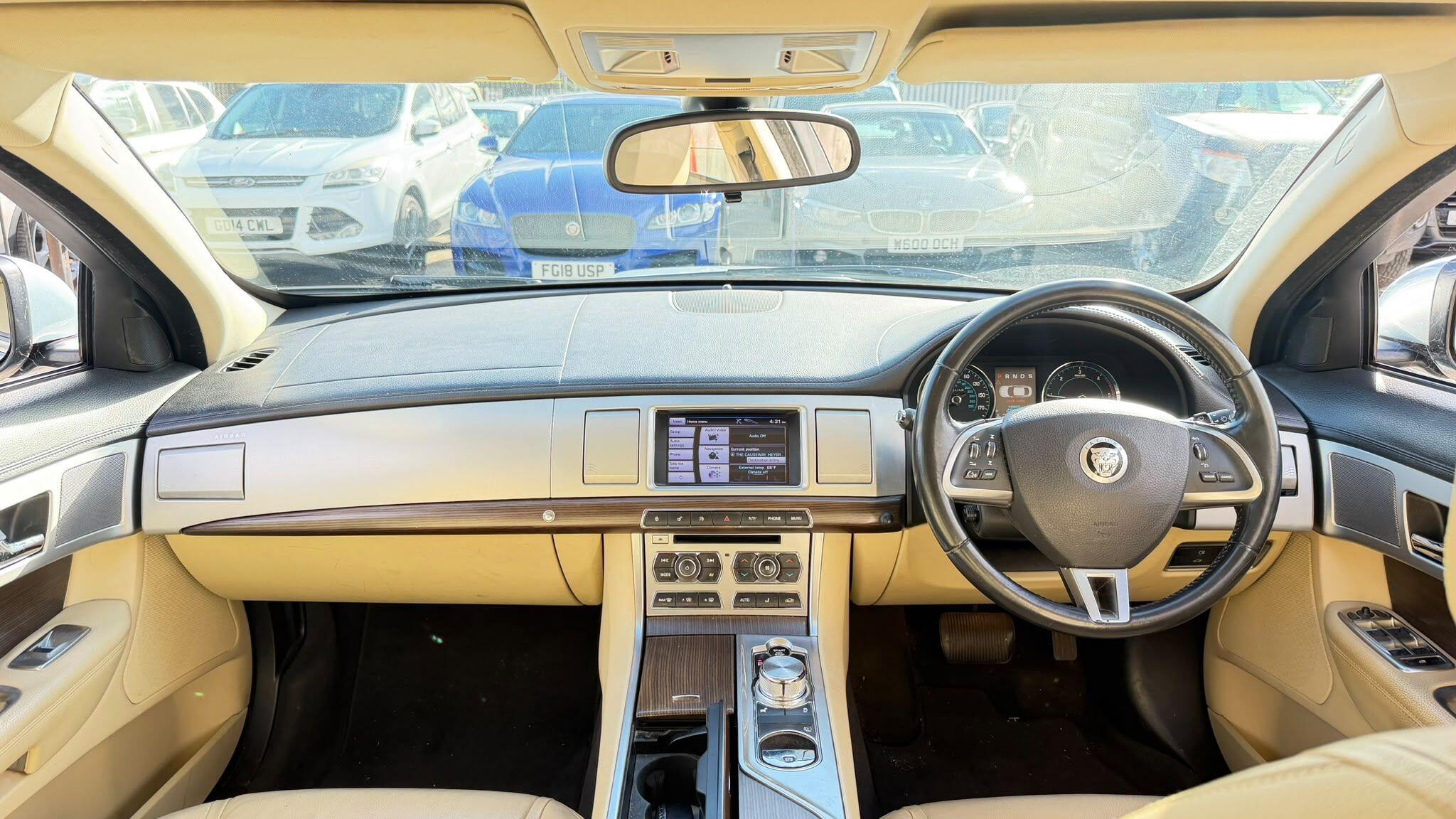 Jaguar XF view 18