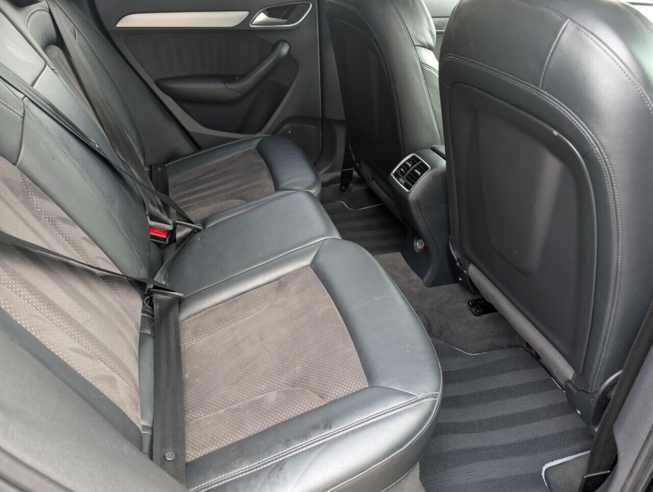 Audi Q3 view 27