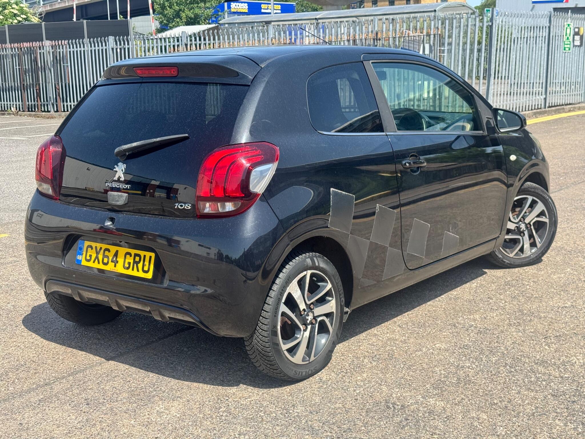 Peugeot 108 view 18