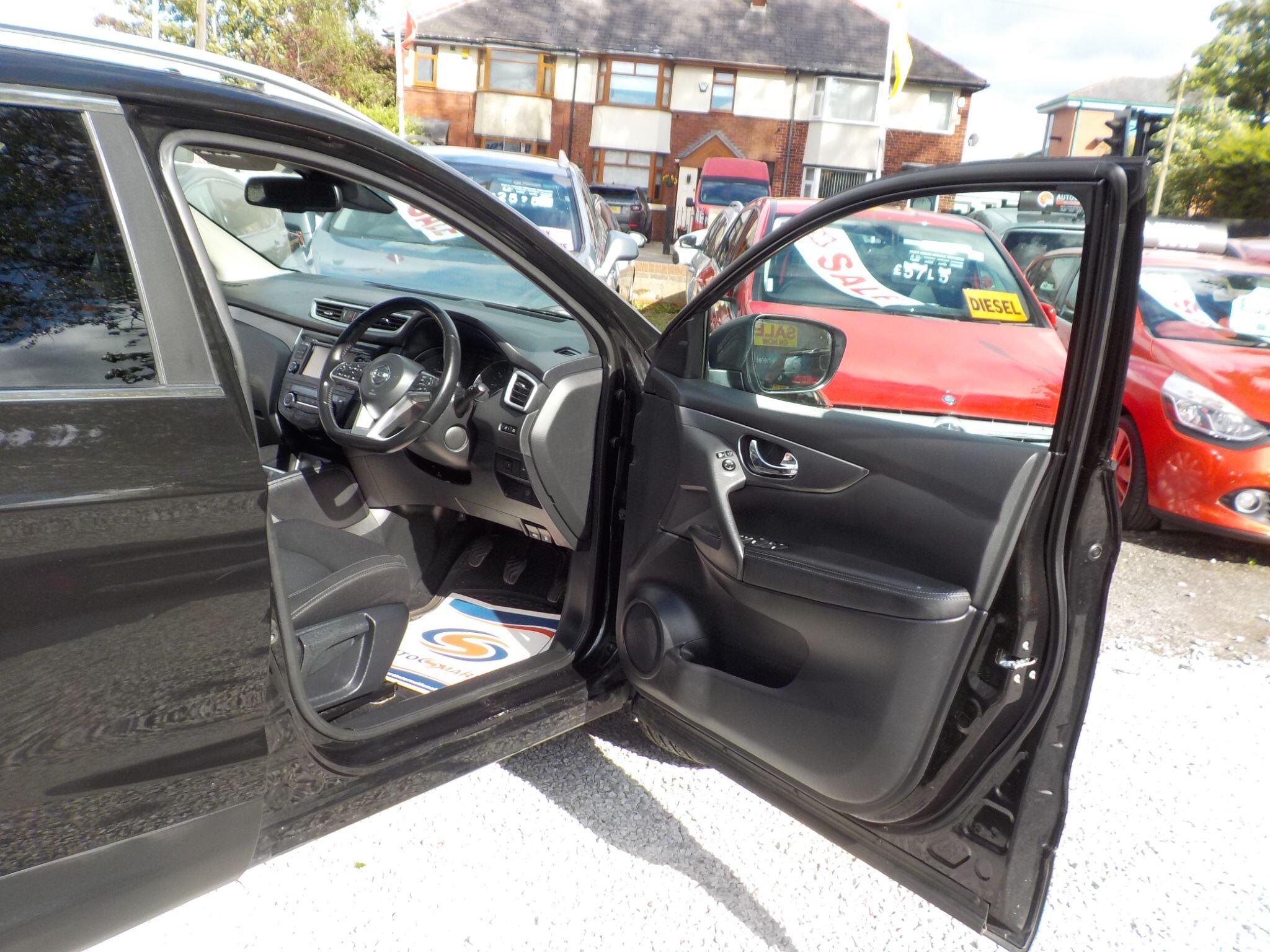 Nissan Qashqai 1.5 dCi N-Connecta Euro 6 (s/s) 5dr