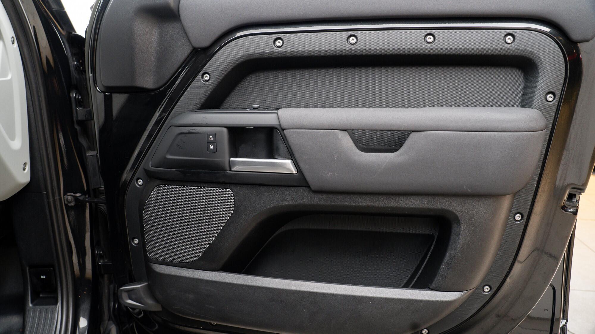 Land Rover Defender view 34