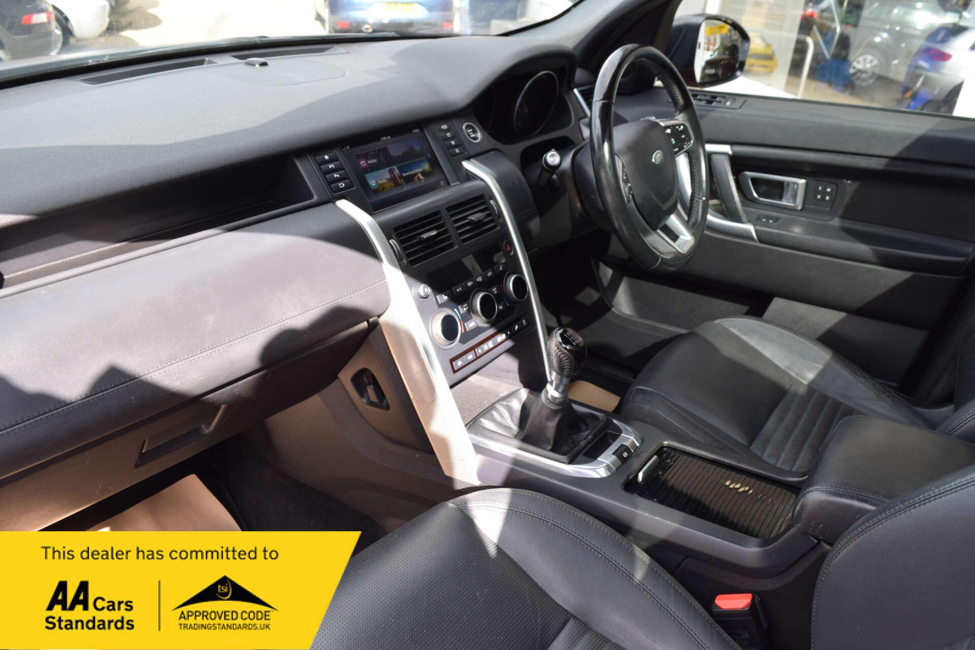 Land Rover Discovery Sport view 23