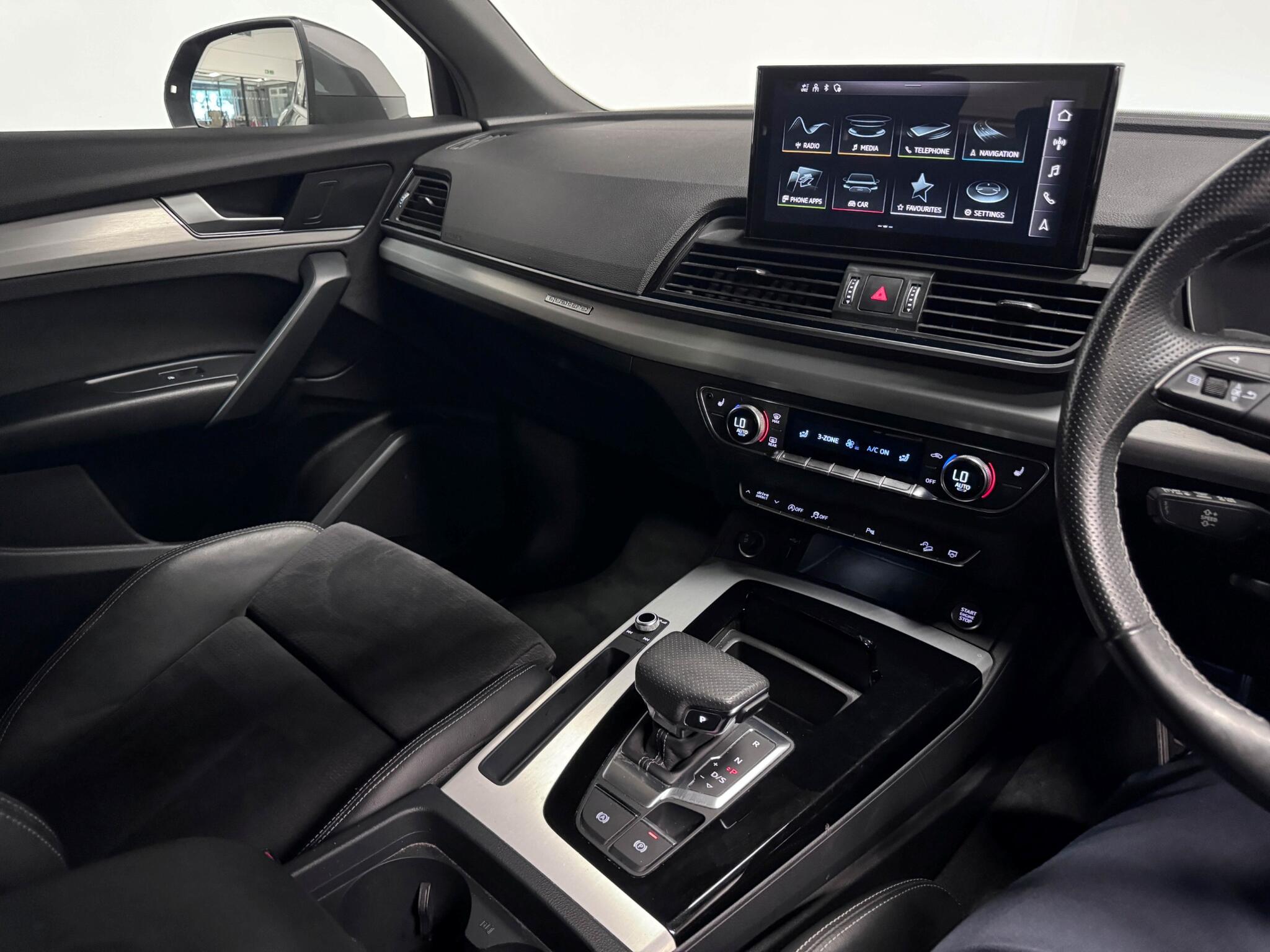 Audi Q5 view 31