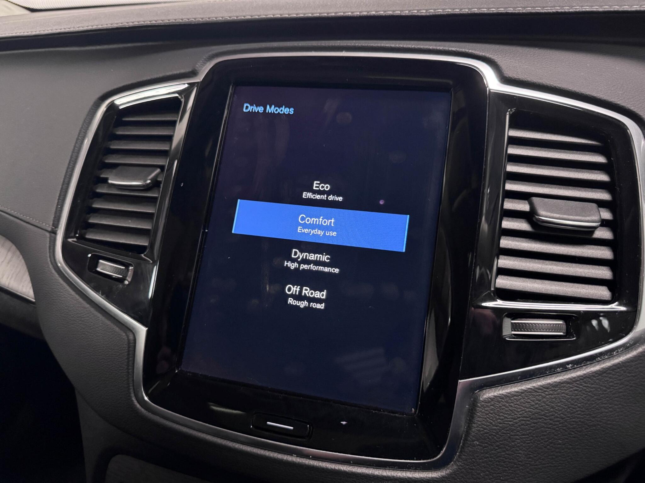 Volvo XC90 view 60