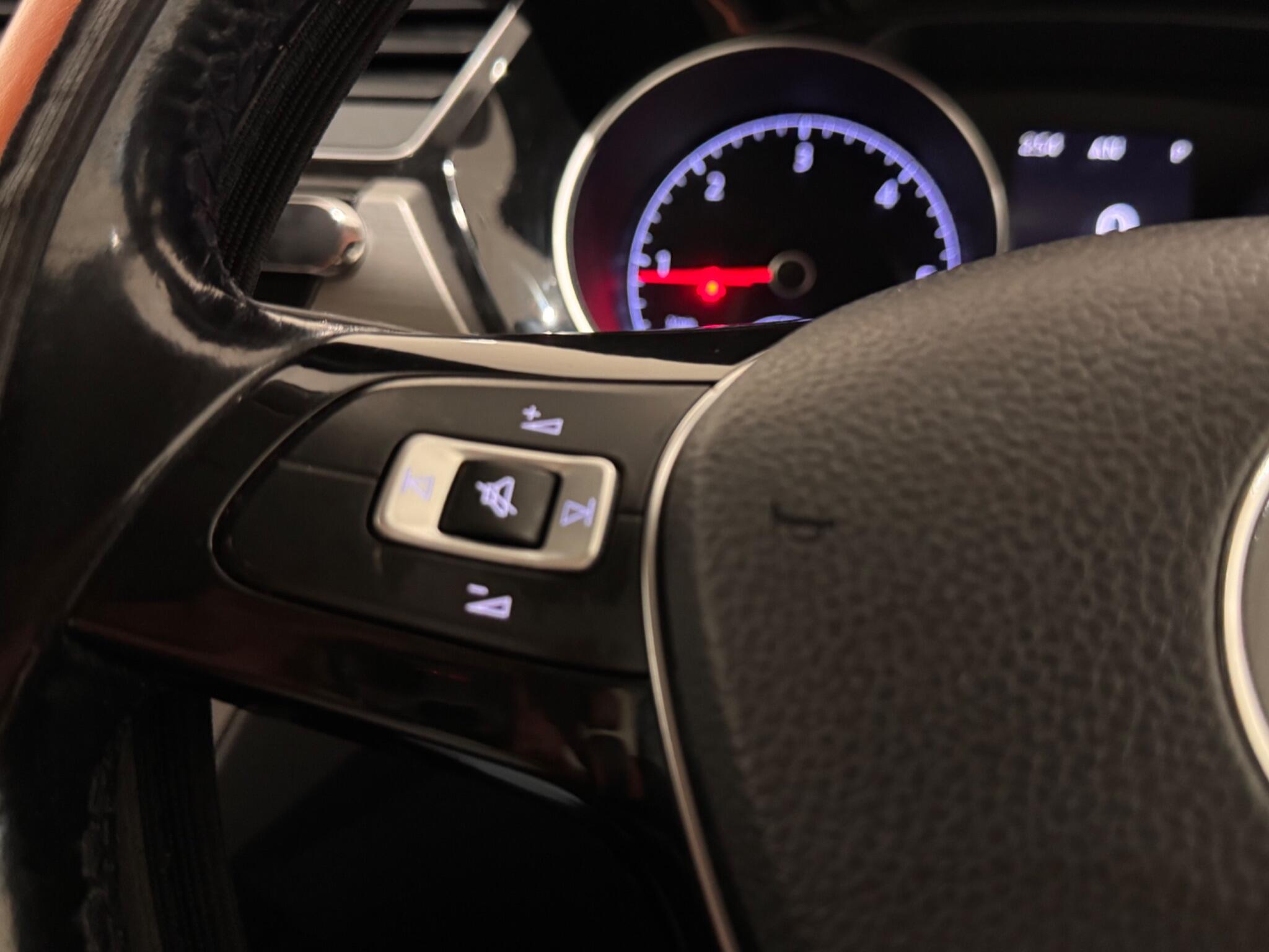 Volkswagen Touran view 16