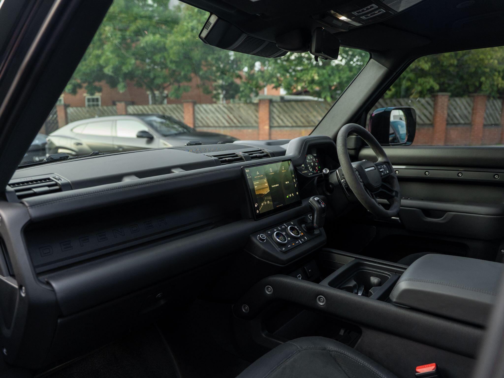 Land Rover Defender view 38