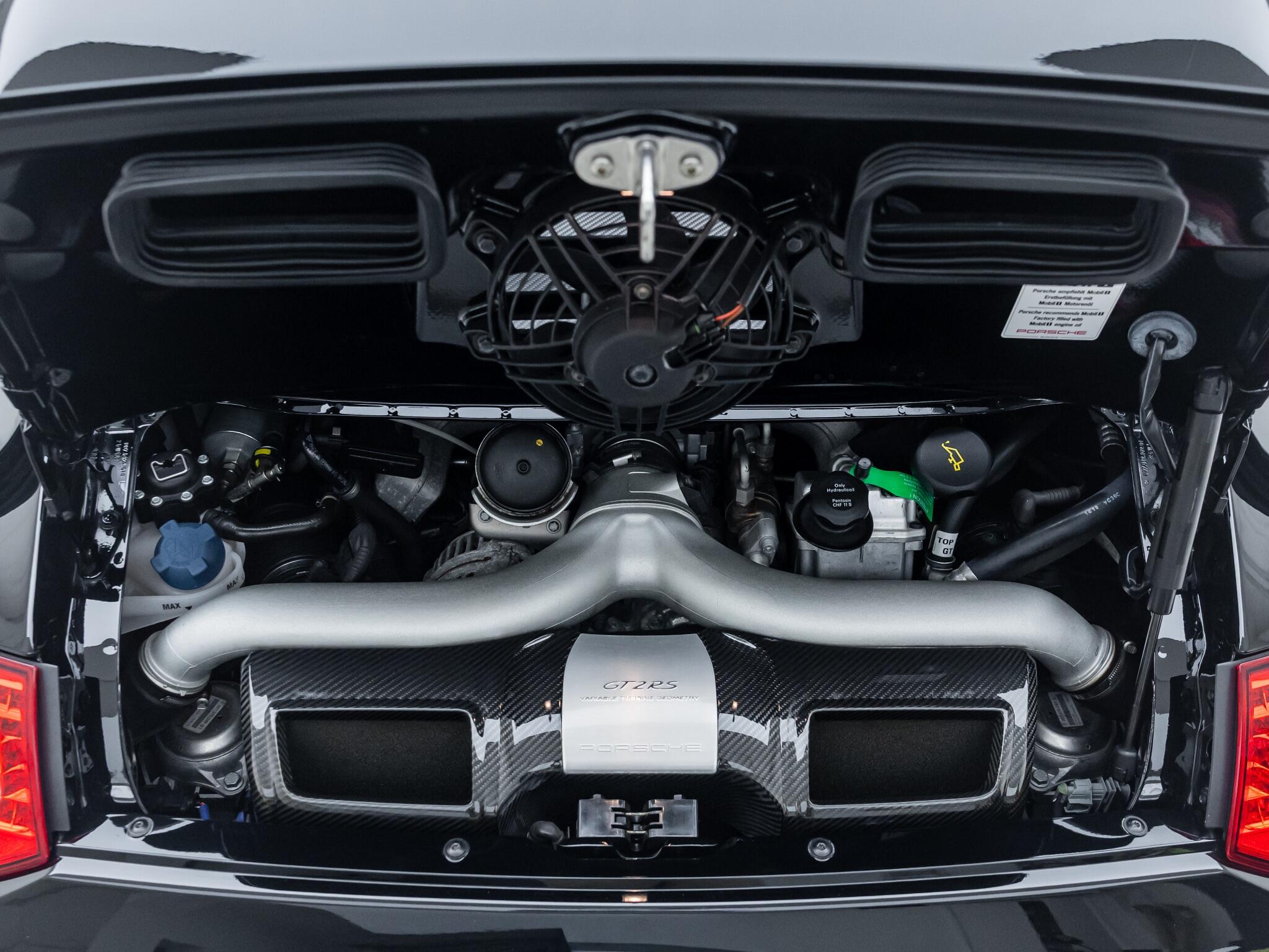 Porsche 911 view 21