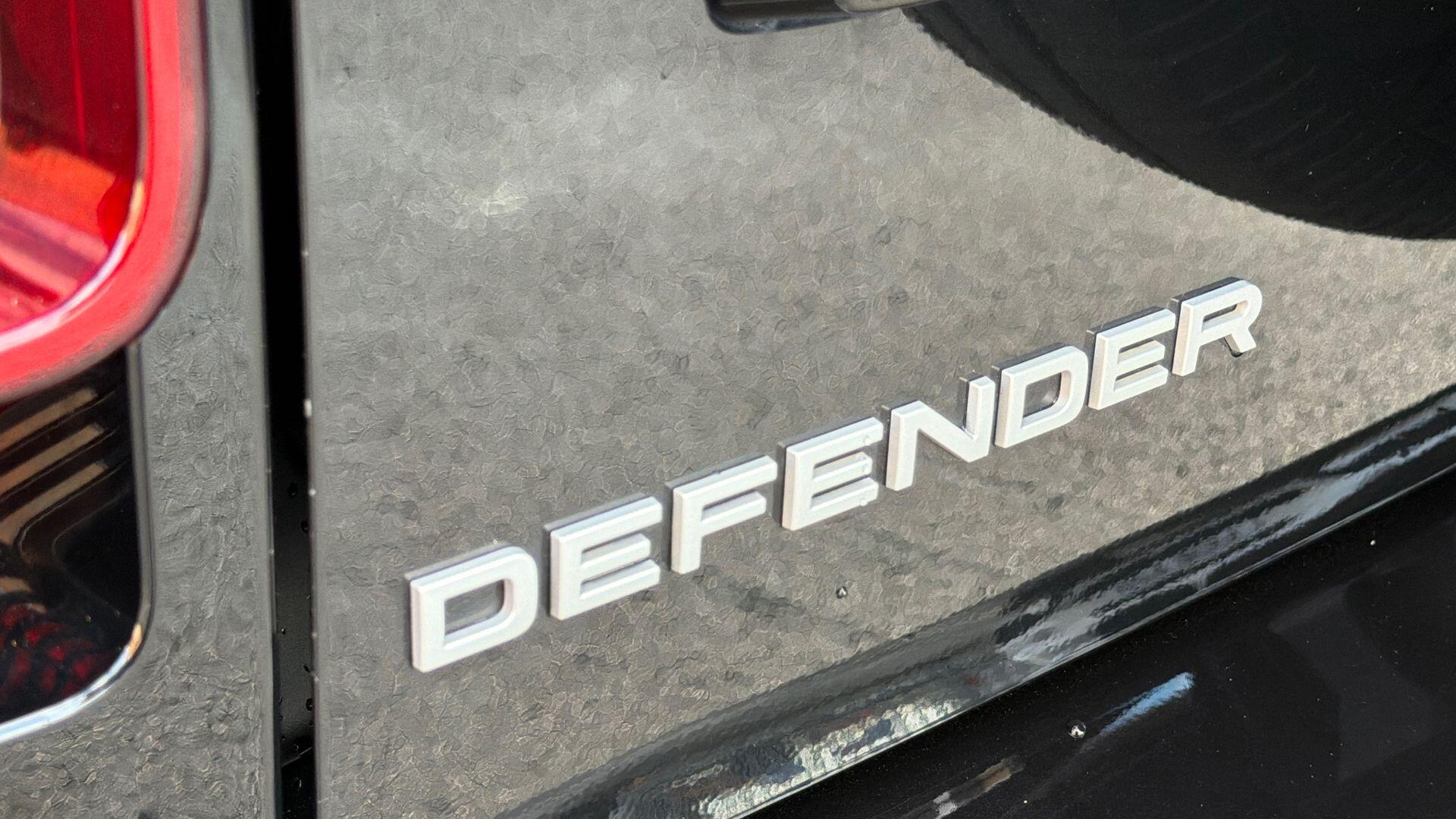 Land Rover Defender view 24