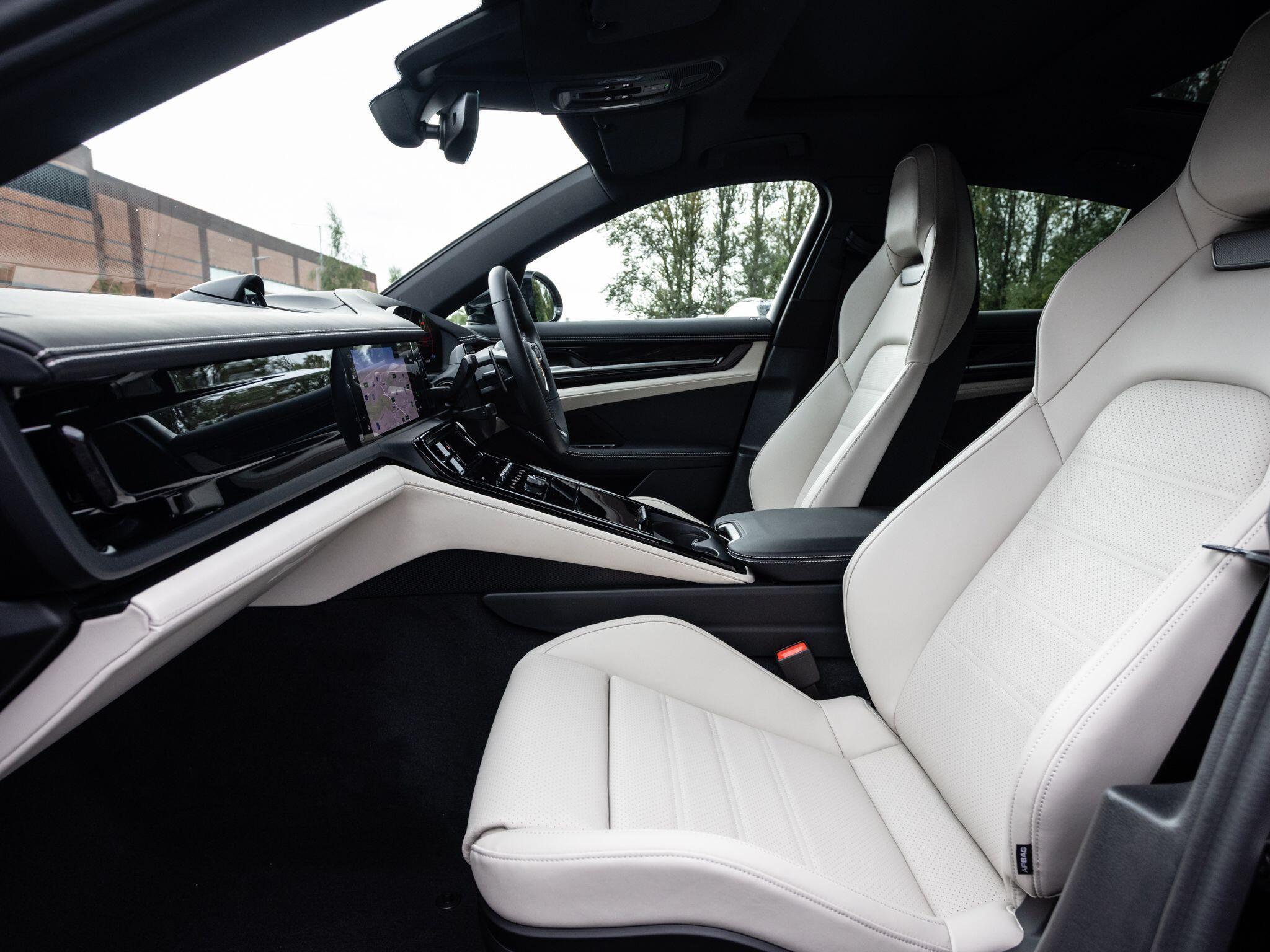 Porsche Panamera view 32