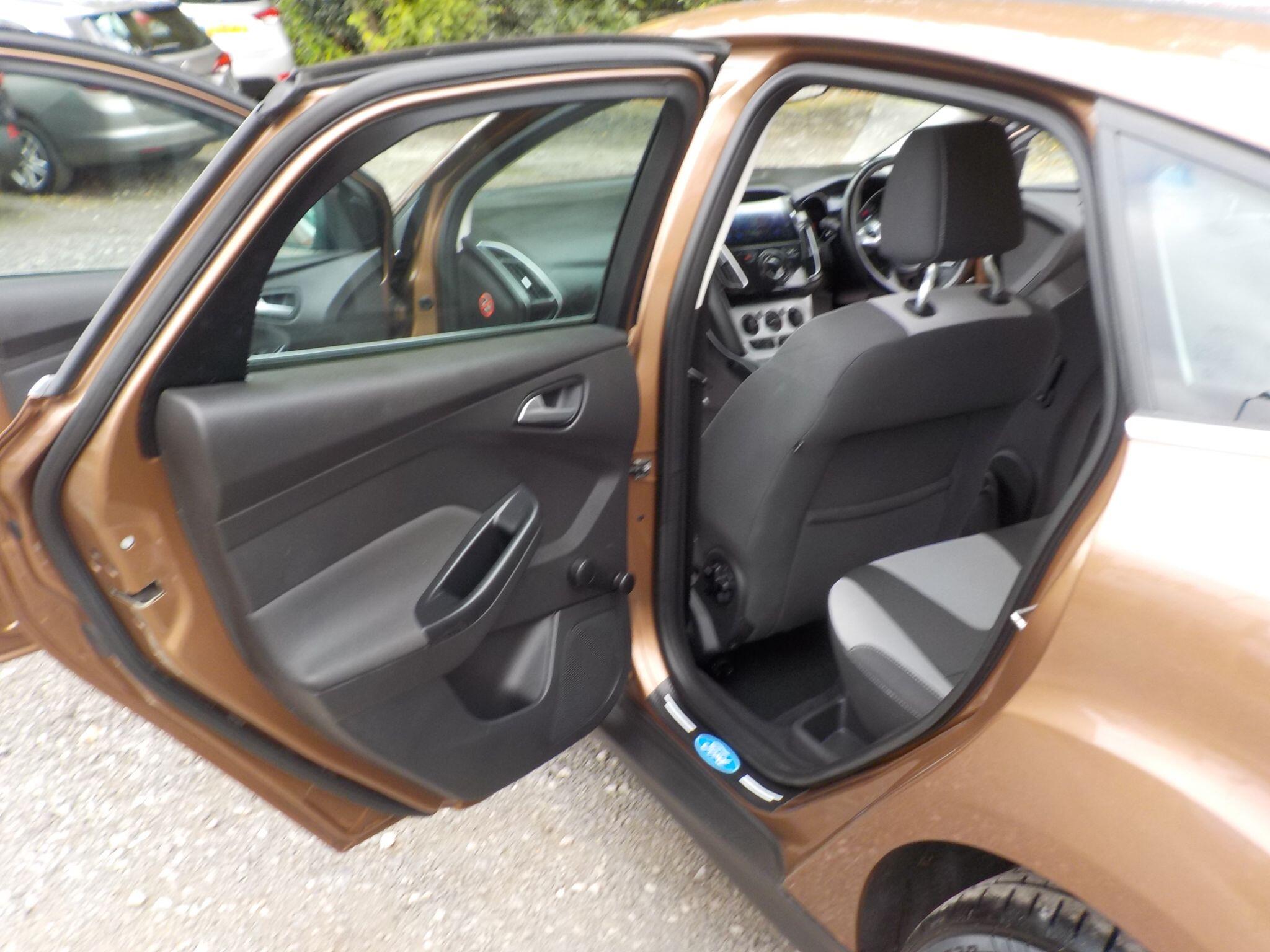 Ford Focus 1.6 TDCi Zetec Euro 5 (s/s) 5dr