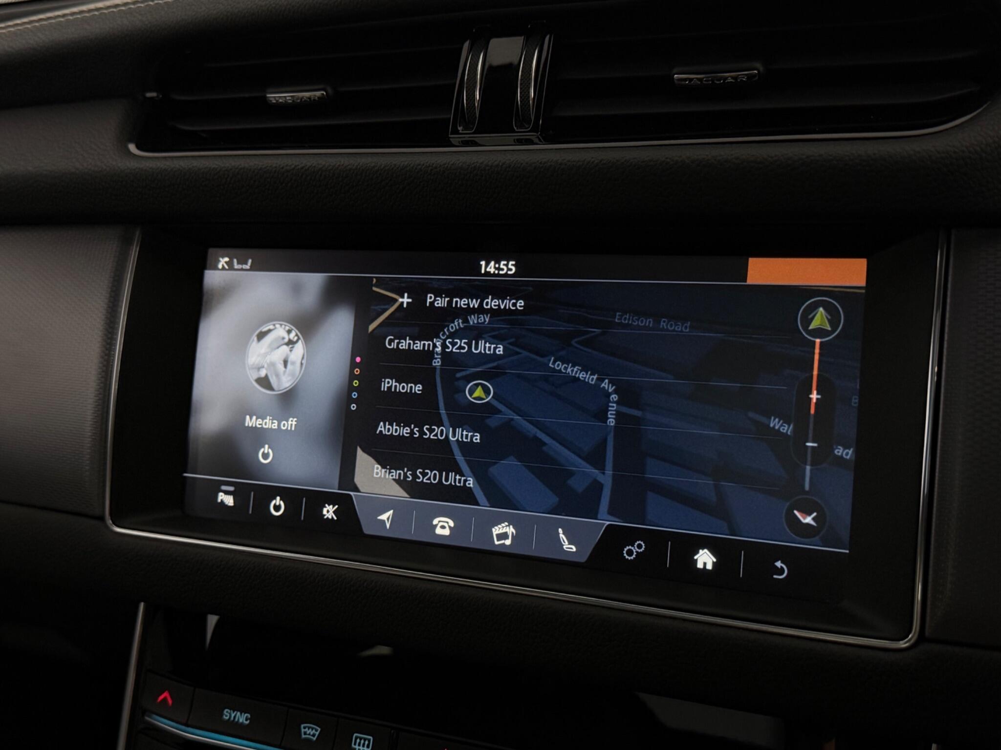 Jaguar XF view 24