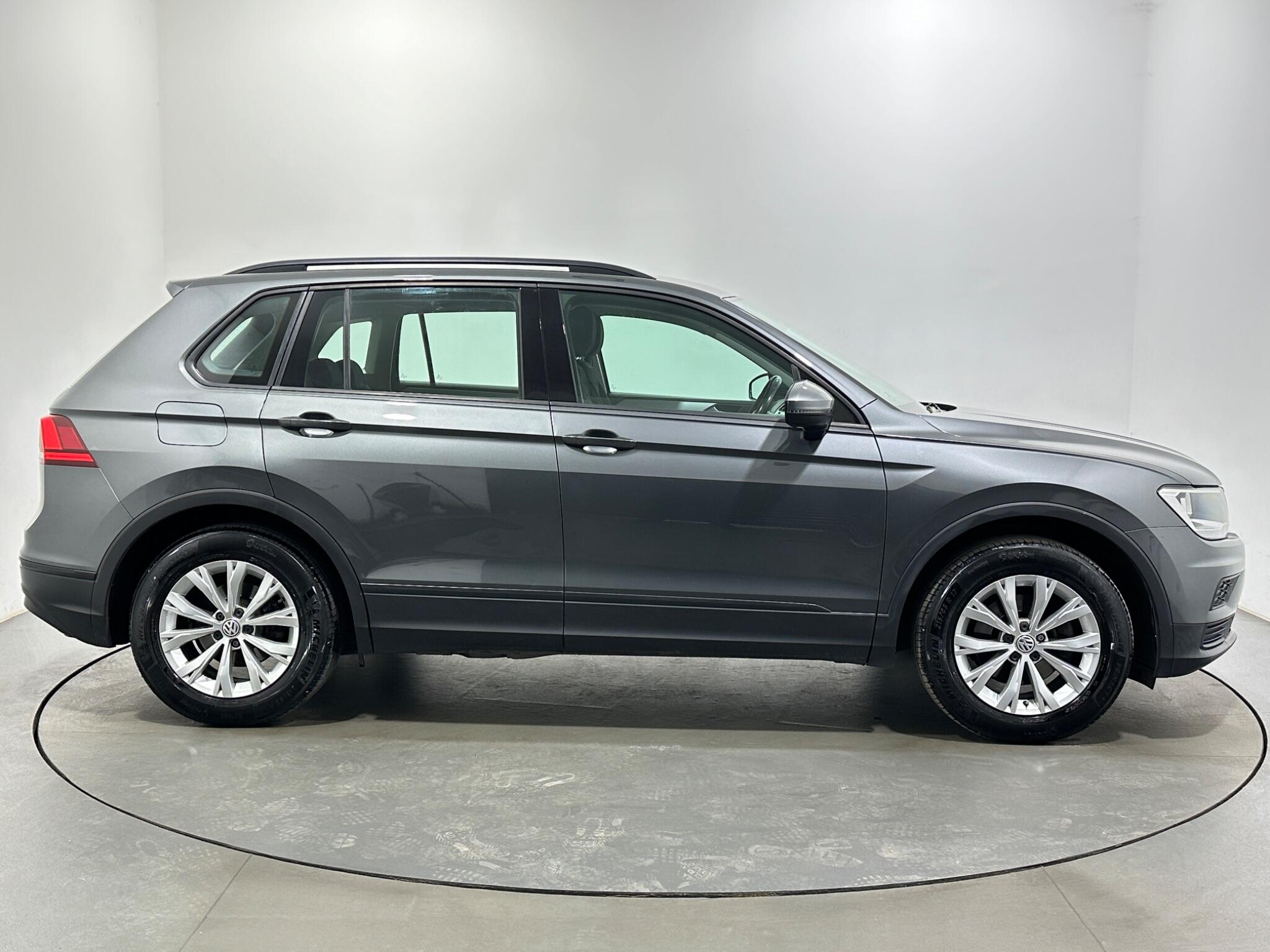Volkswagen Tiguan view 9