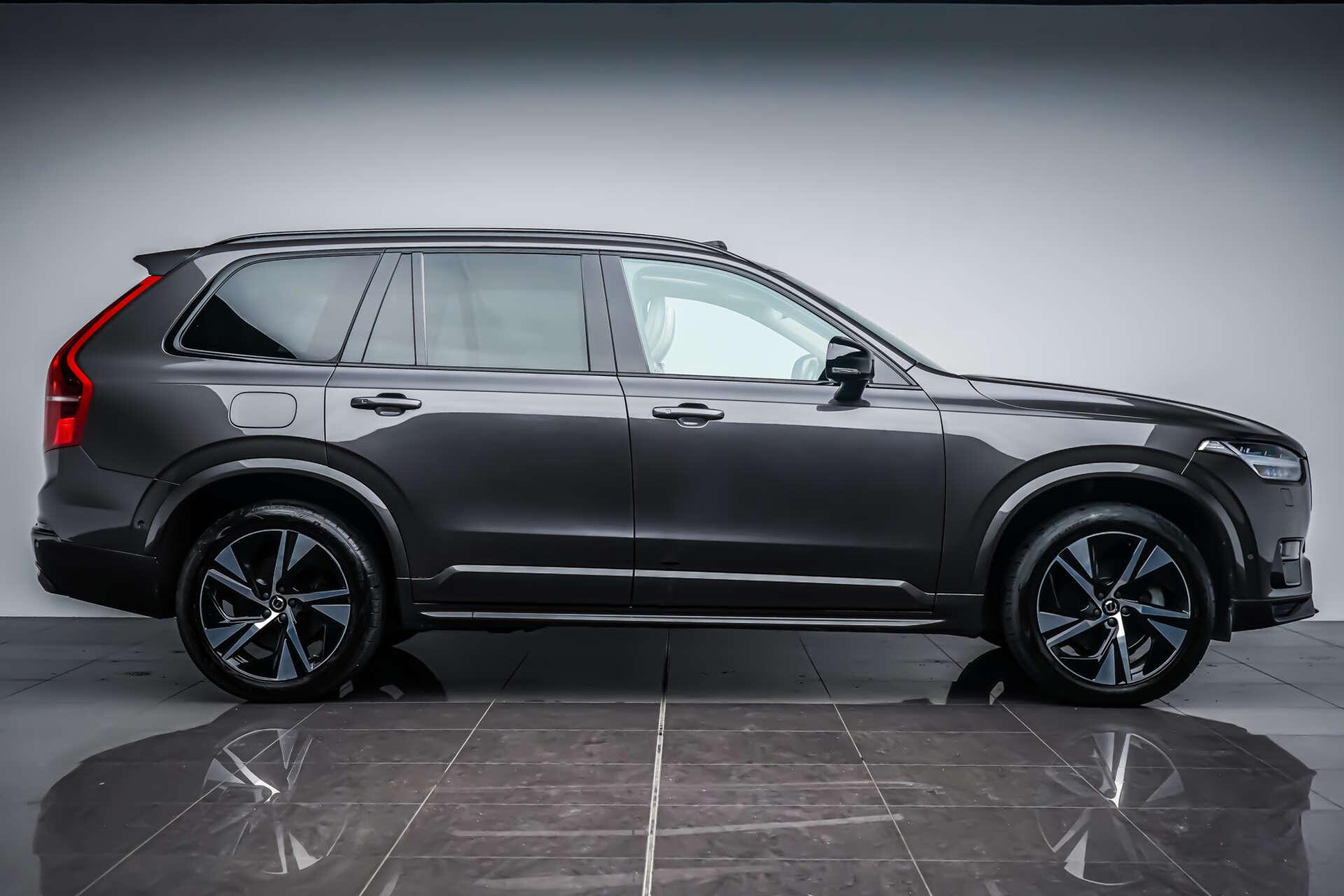 Volvo XC90 view 11