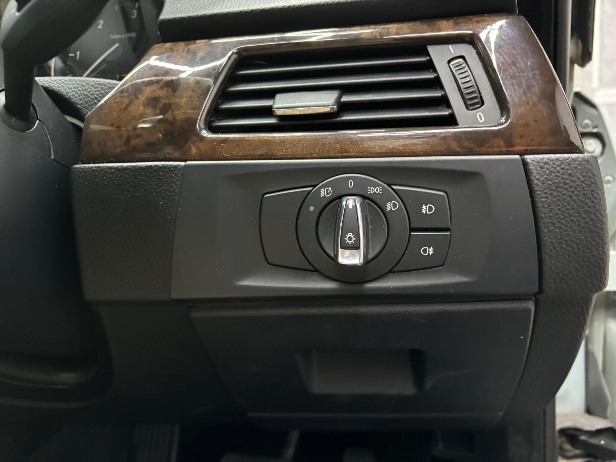 BMW 3 Series view 16