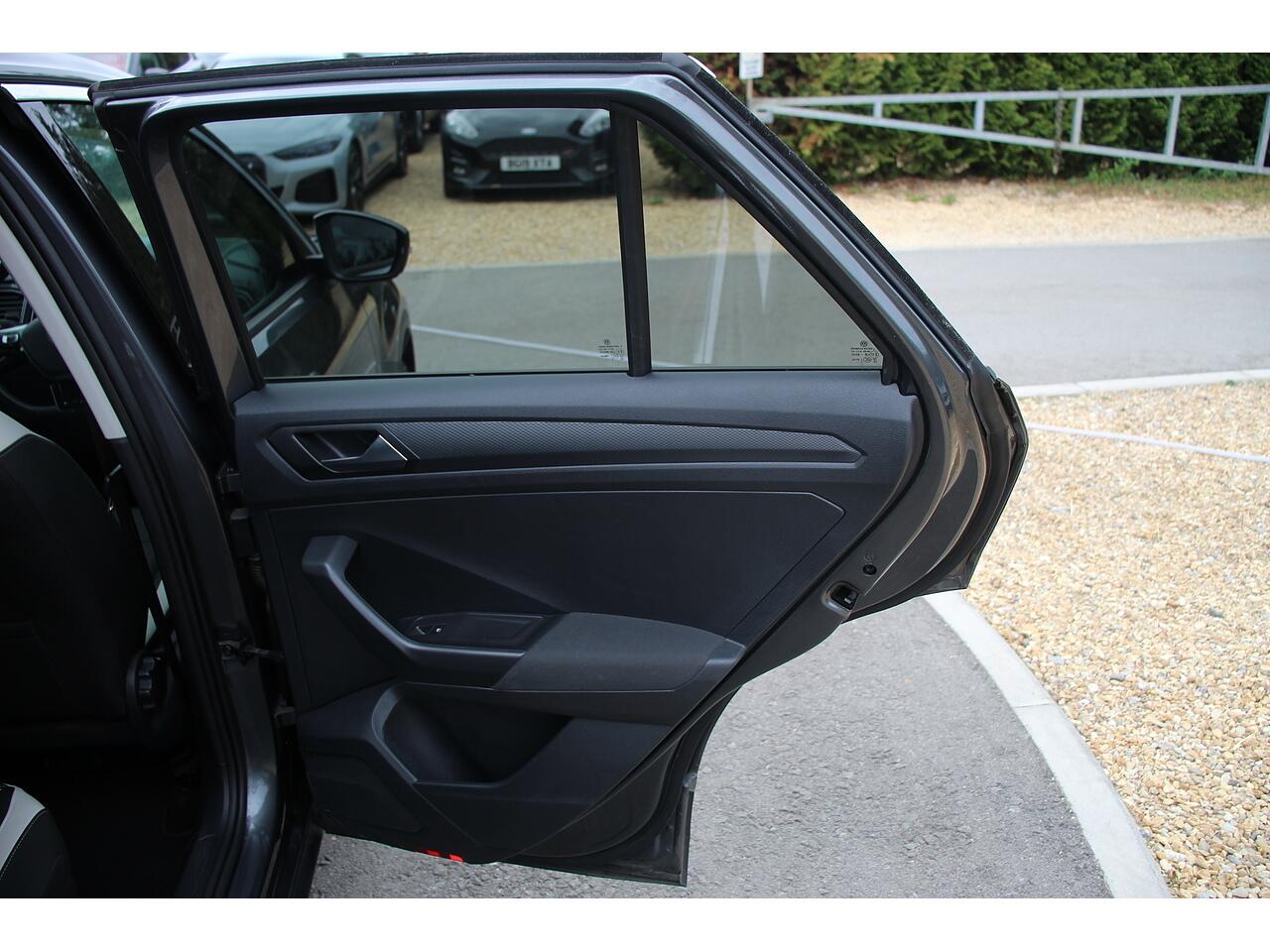 Volkswagen T-Roc view 41