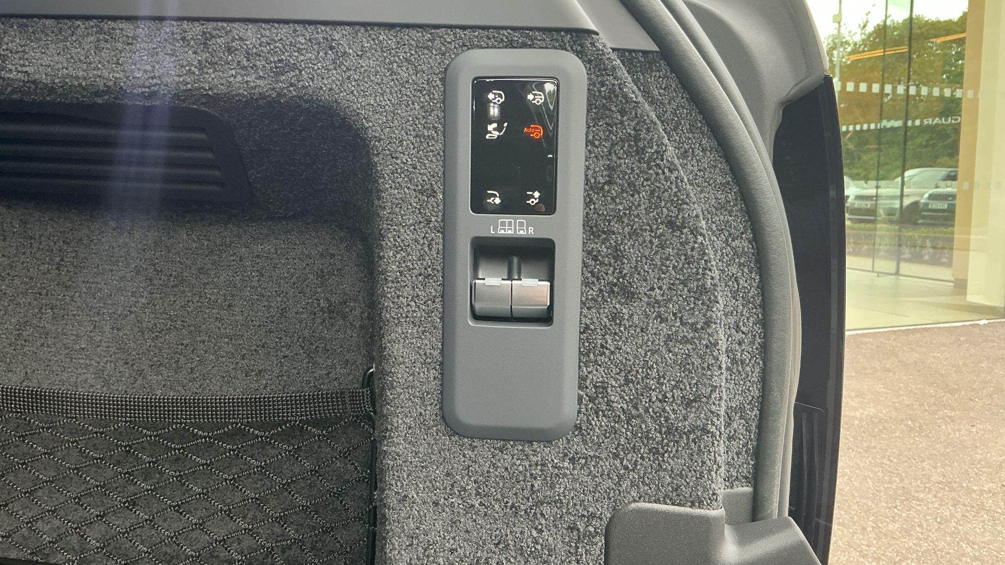 Land Rover Range Rover view 10