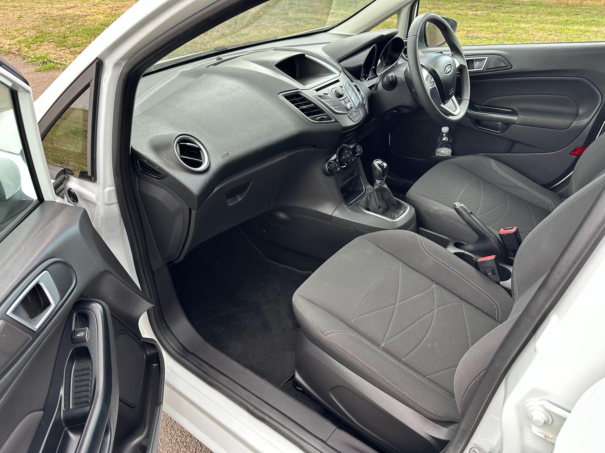 2014 Ford Fiesta image 19