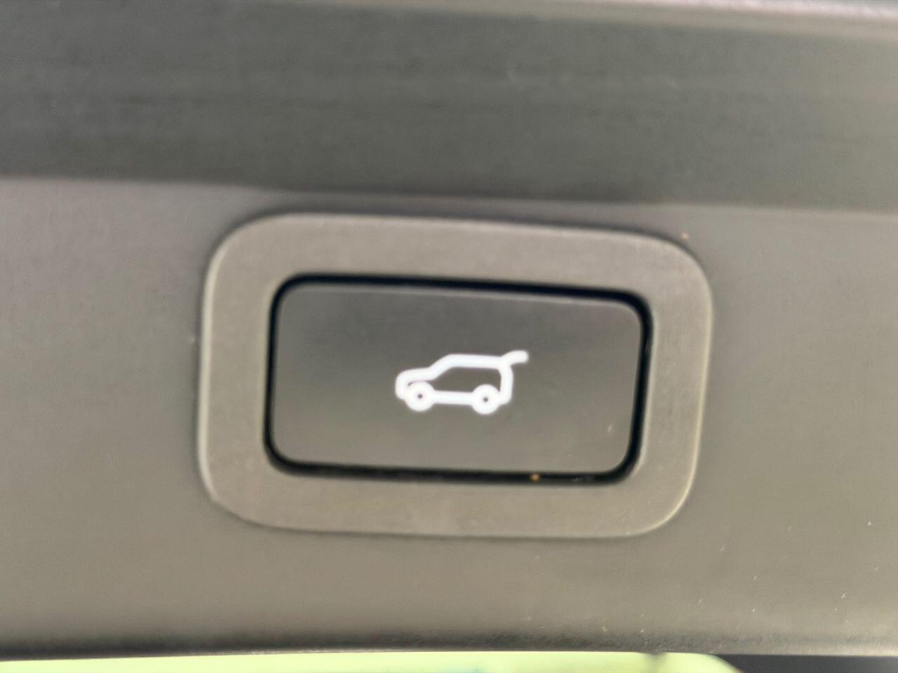 Jaguar I-Pace view 36