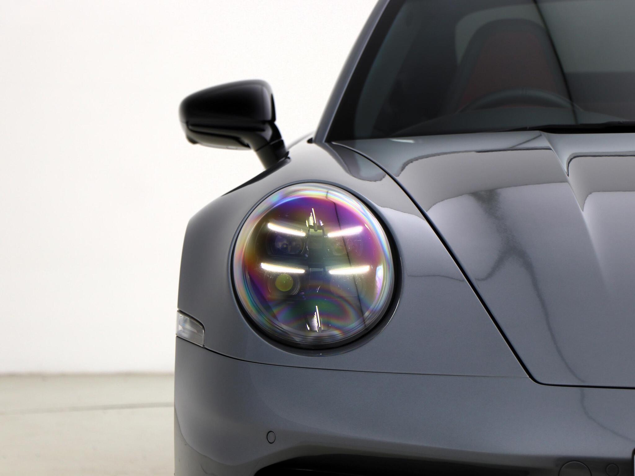 Porsche 911 view 9