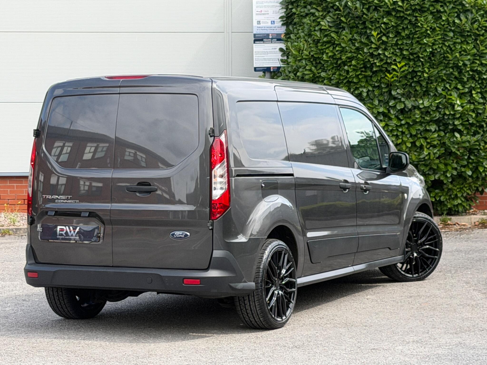 Ford Transit Connect view 39