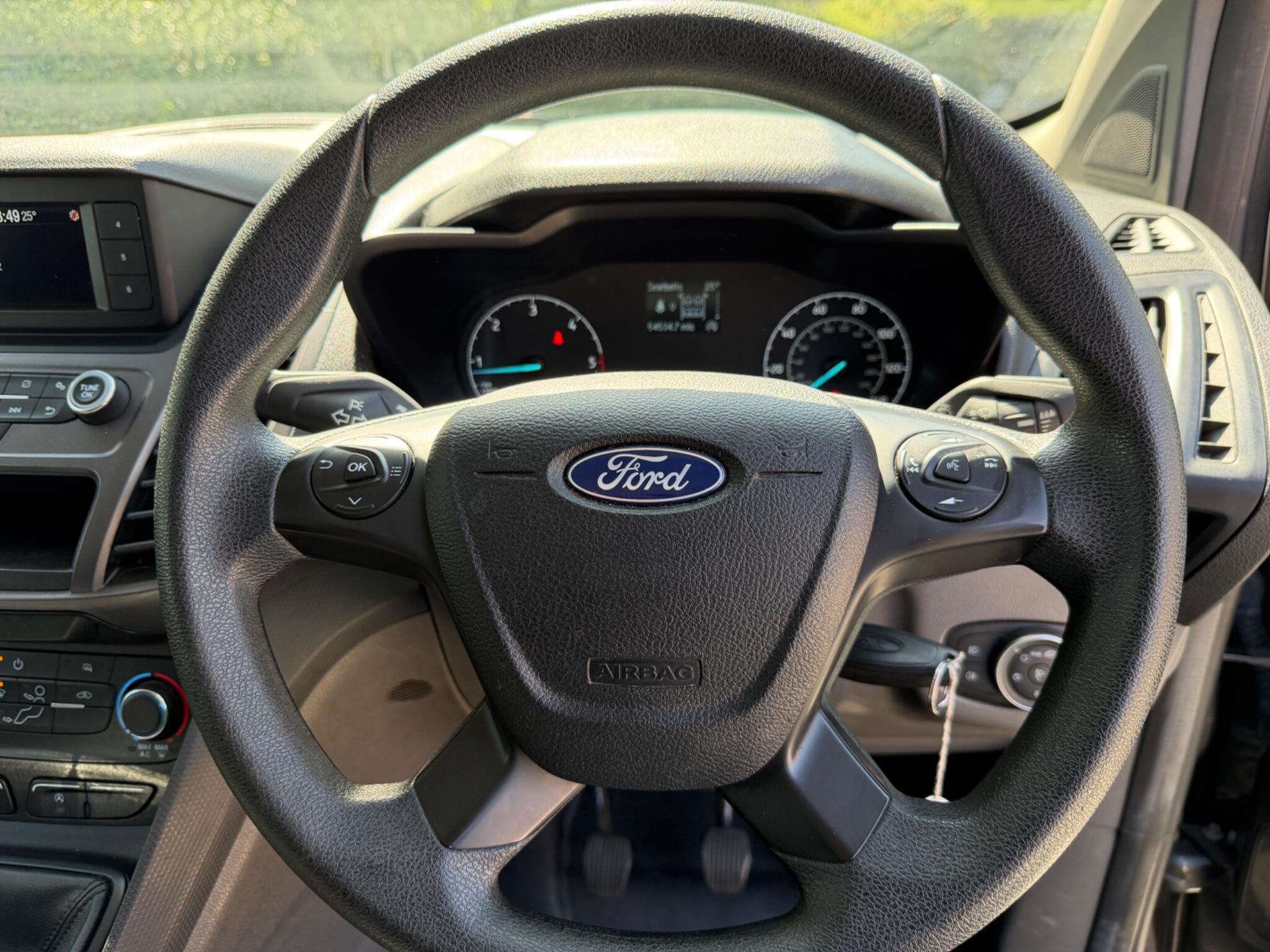 Ford Transit Connect view 11