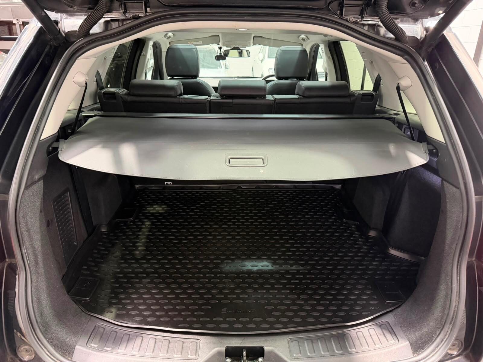 Land Rover Discovery Sport view 32