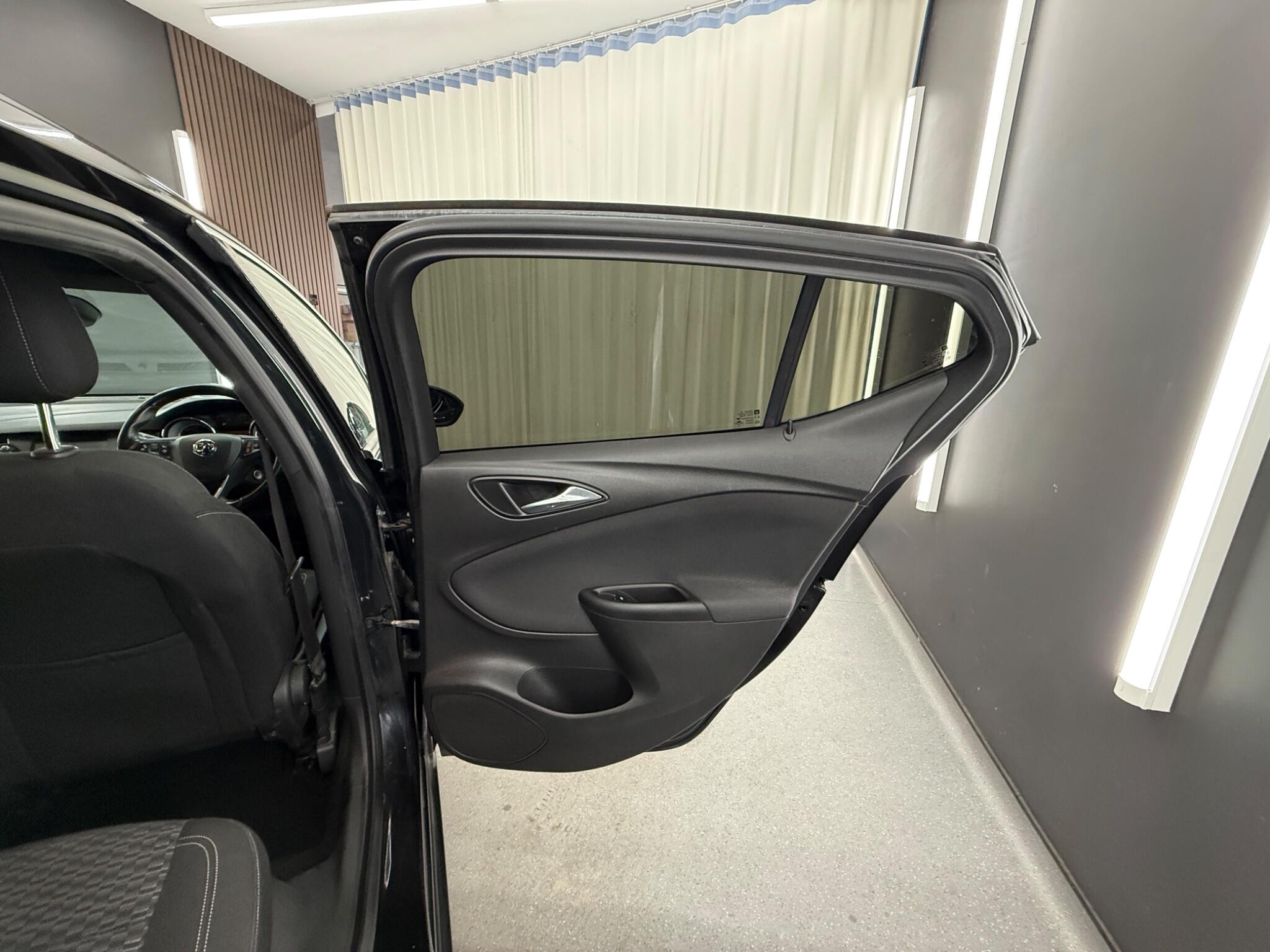 Vauxhall Astra view 14