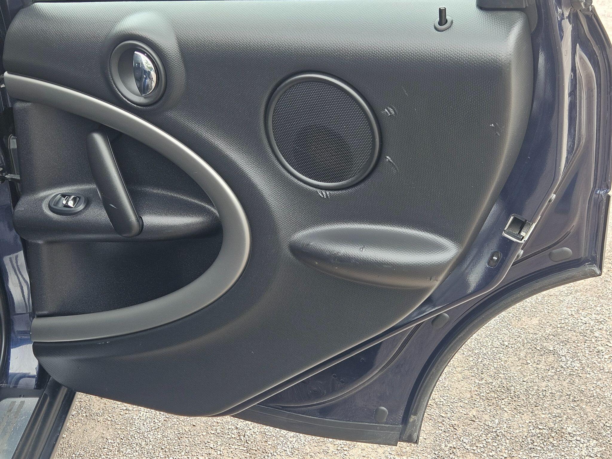 2016 MINI Countryman image 46
