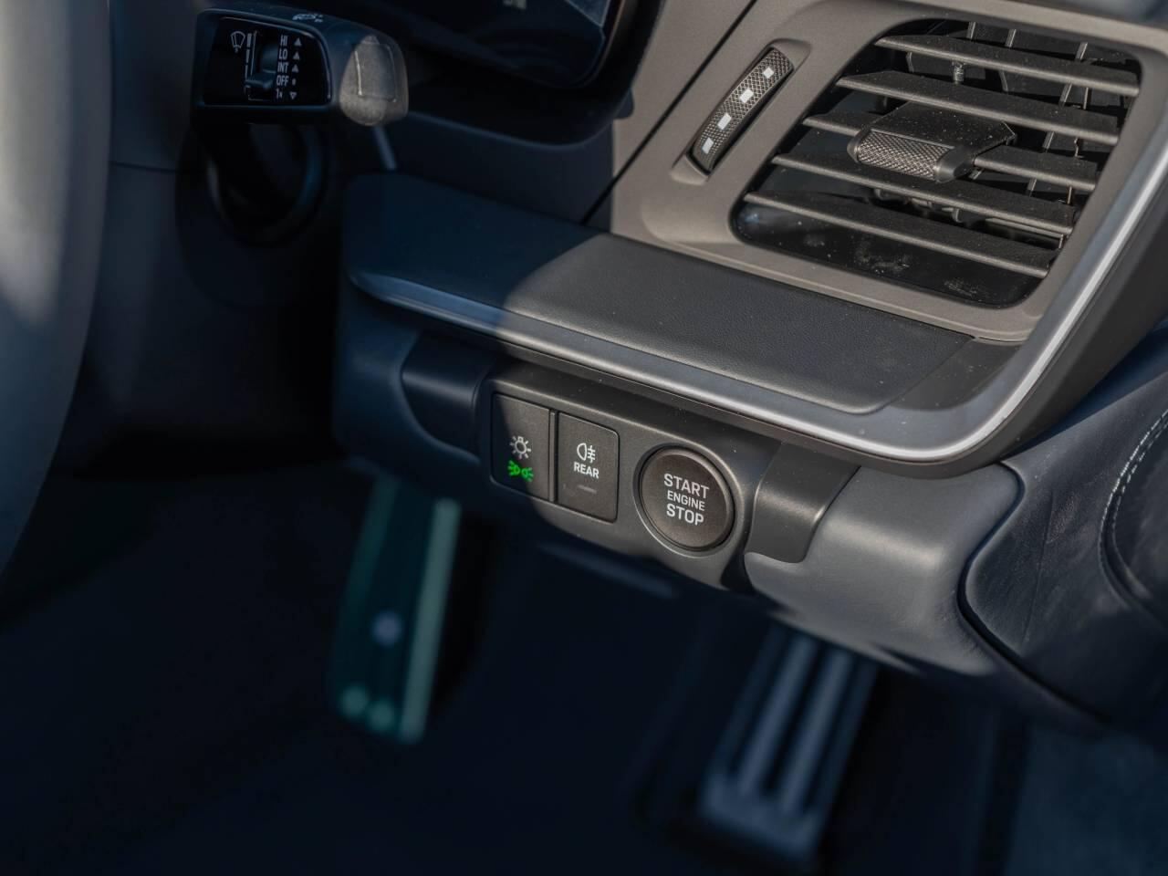 Porsche 911 view 29