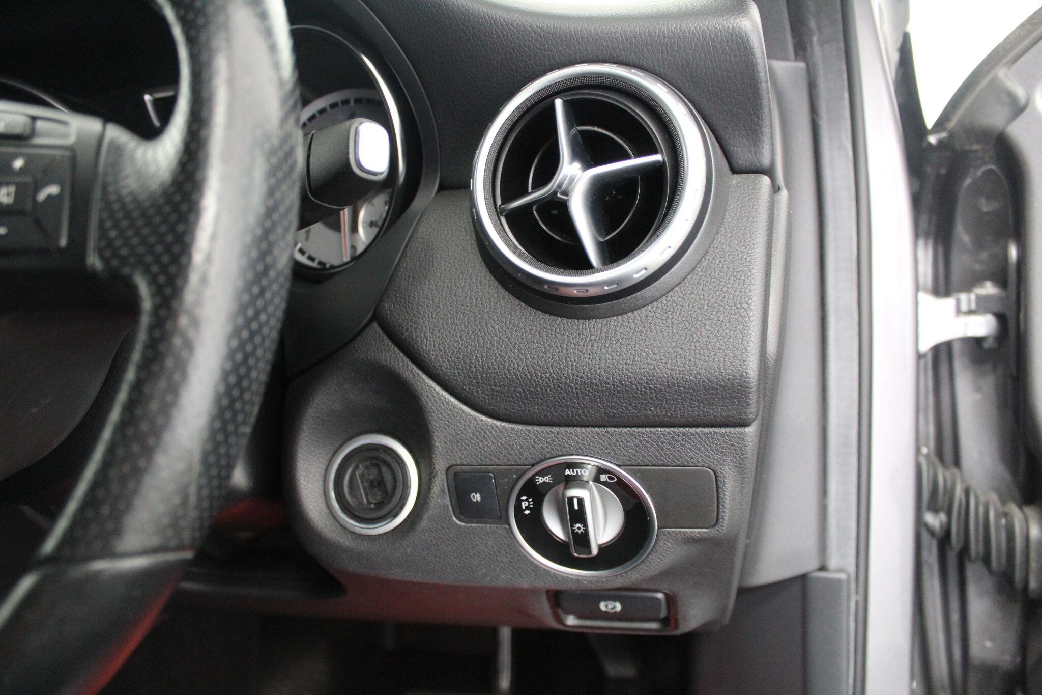 Mercedes-Benz Gla view 49