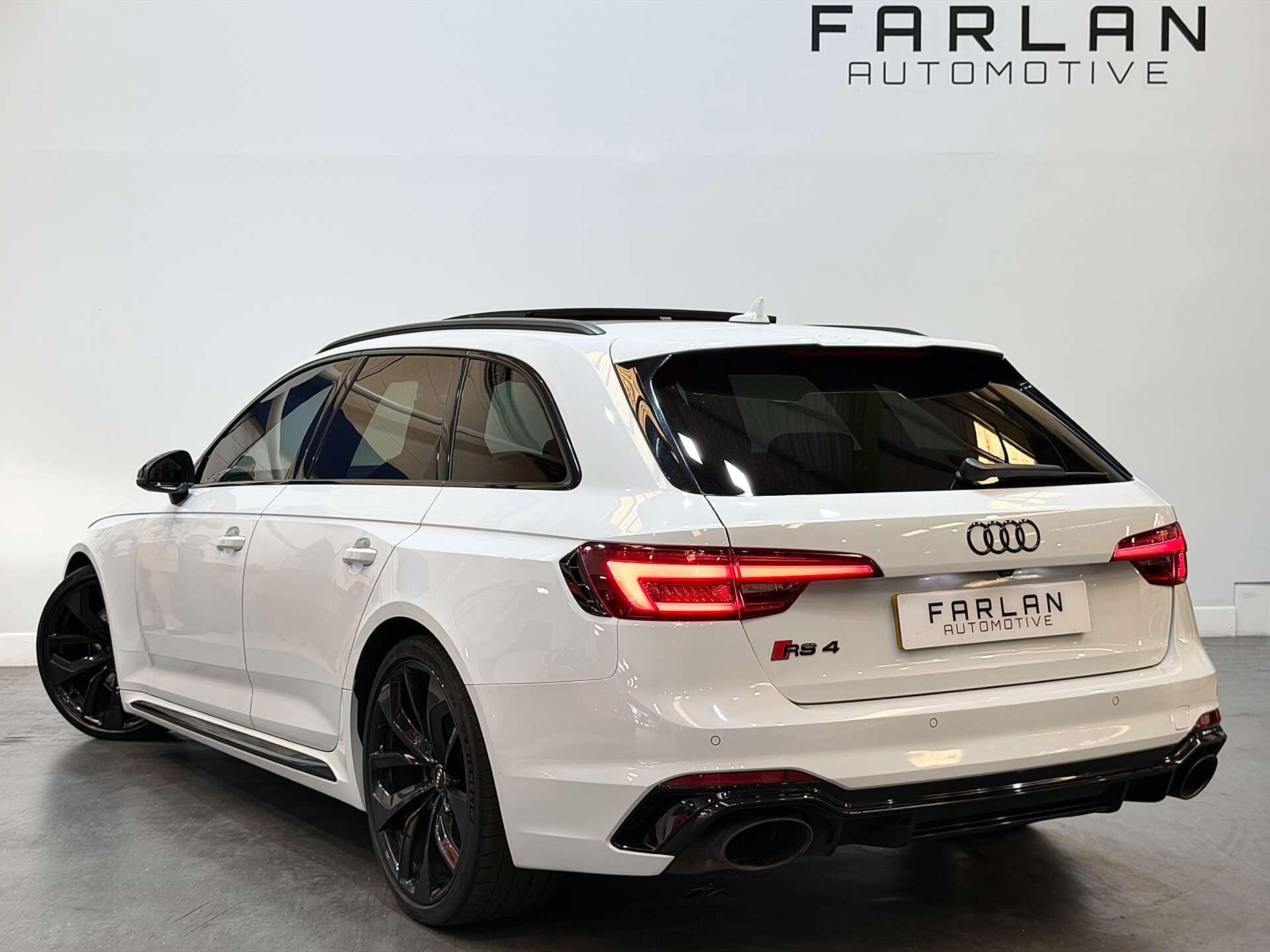 Audi RS4 view 5