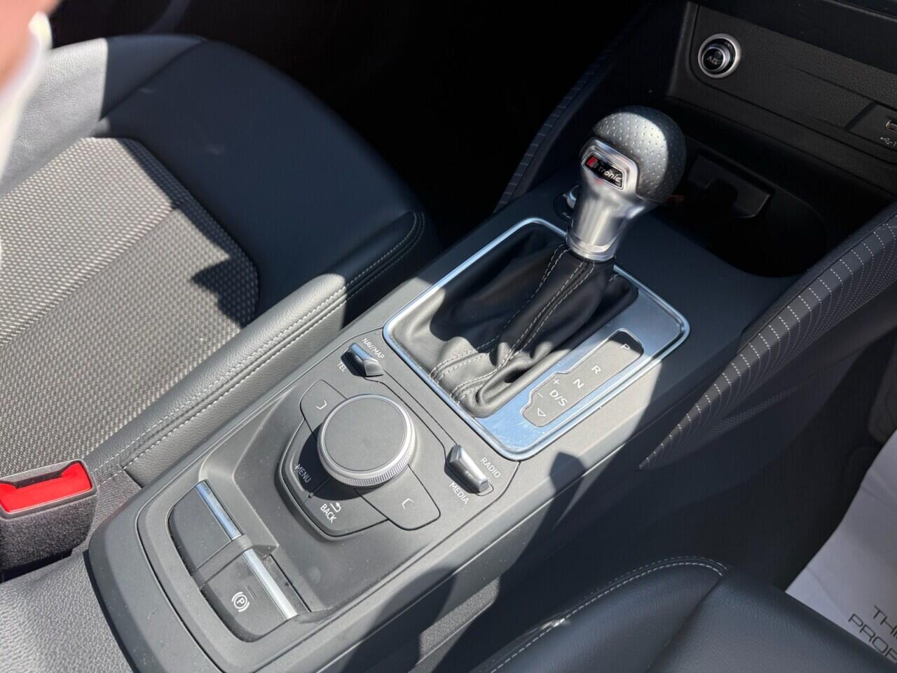 Audi Q2 view 18