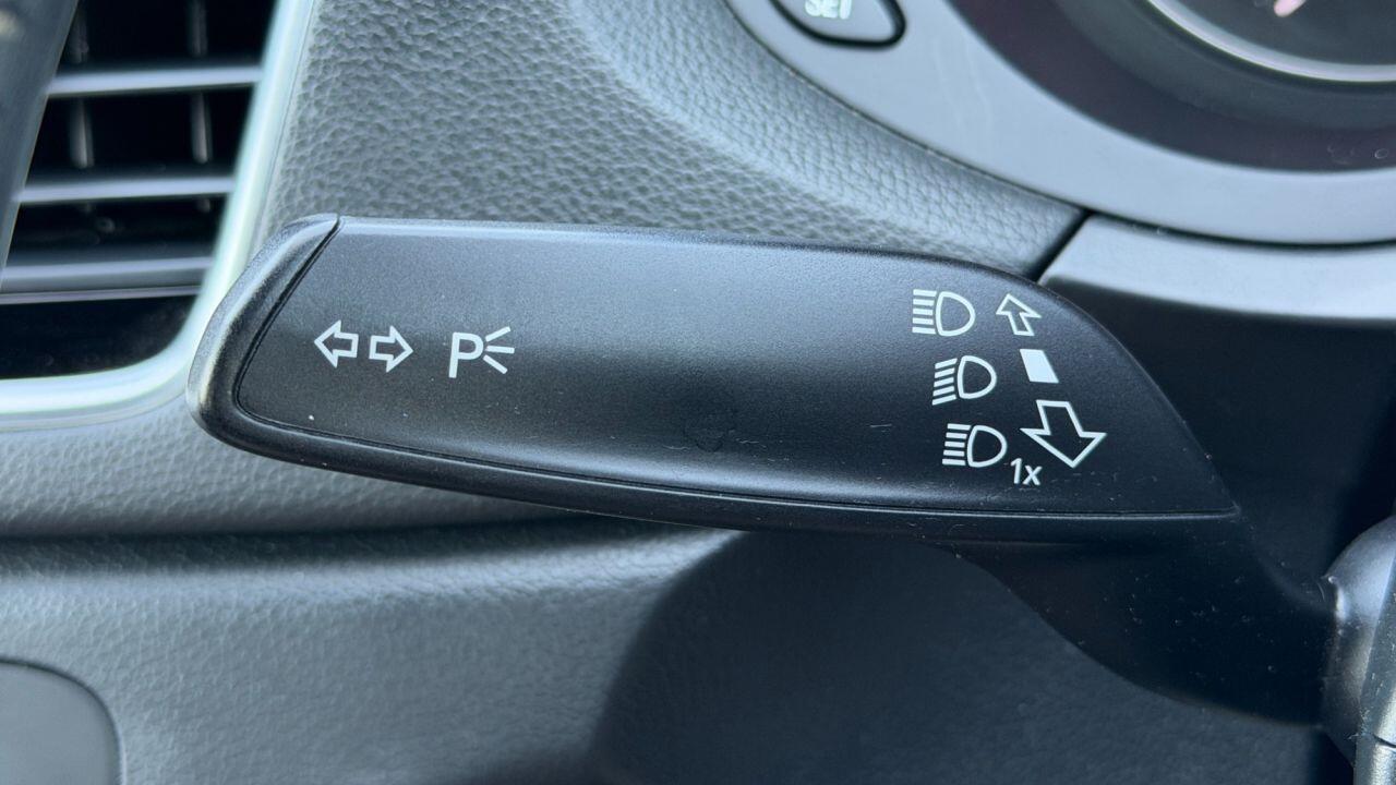 Audi Audi Q3 view 26