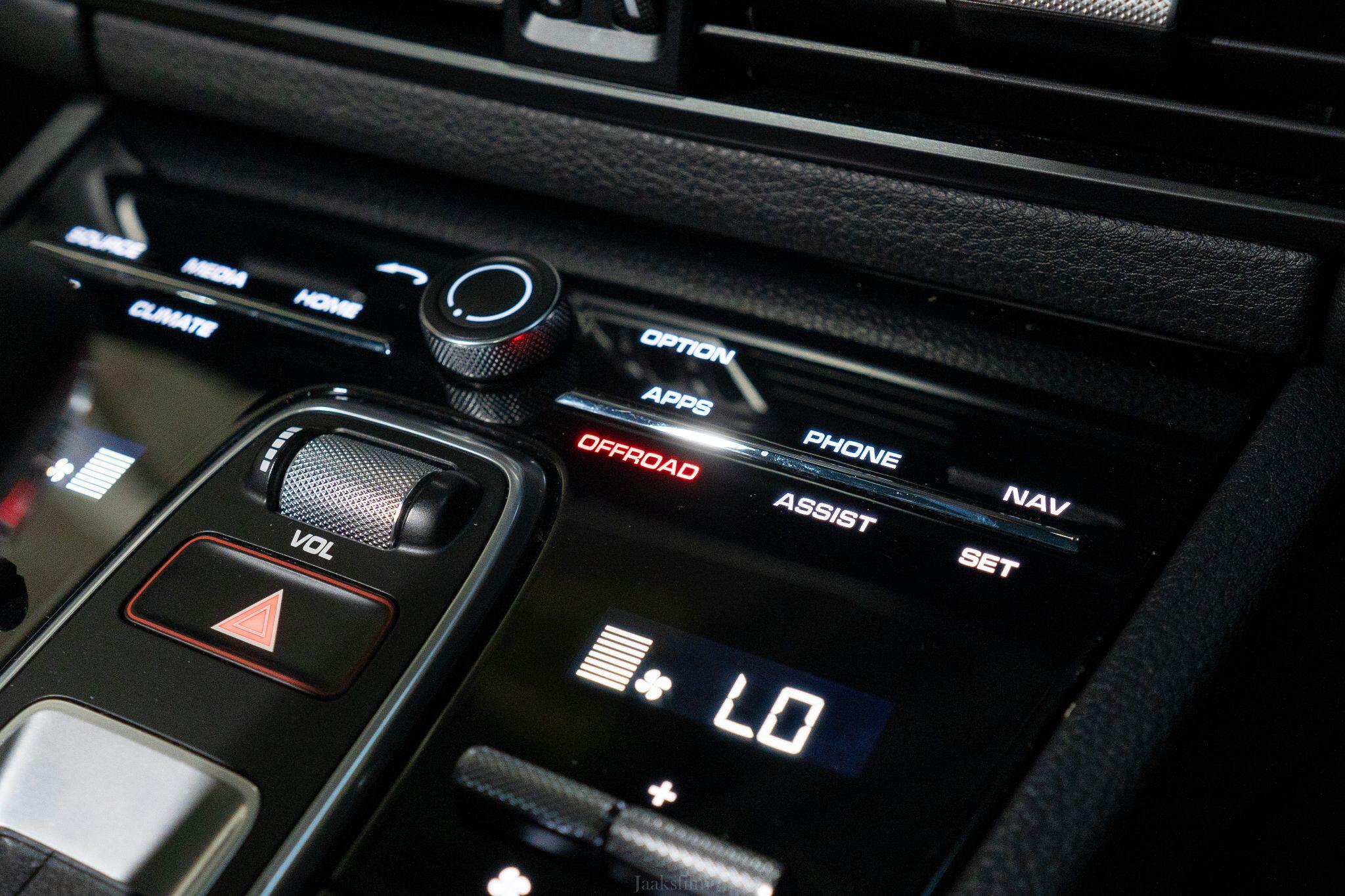 Porsche Cayenne view 28