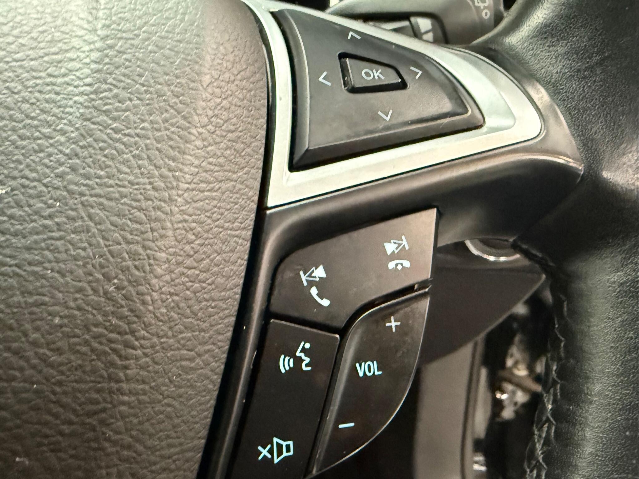 Ford Mondeo view 32