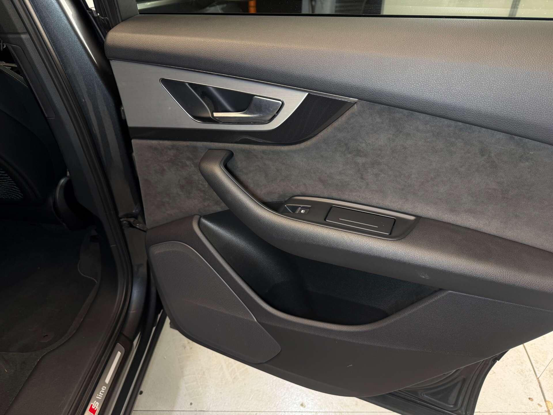 Audi Q7 view 15
